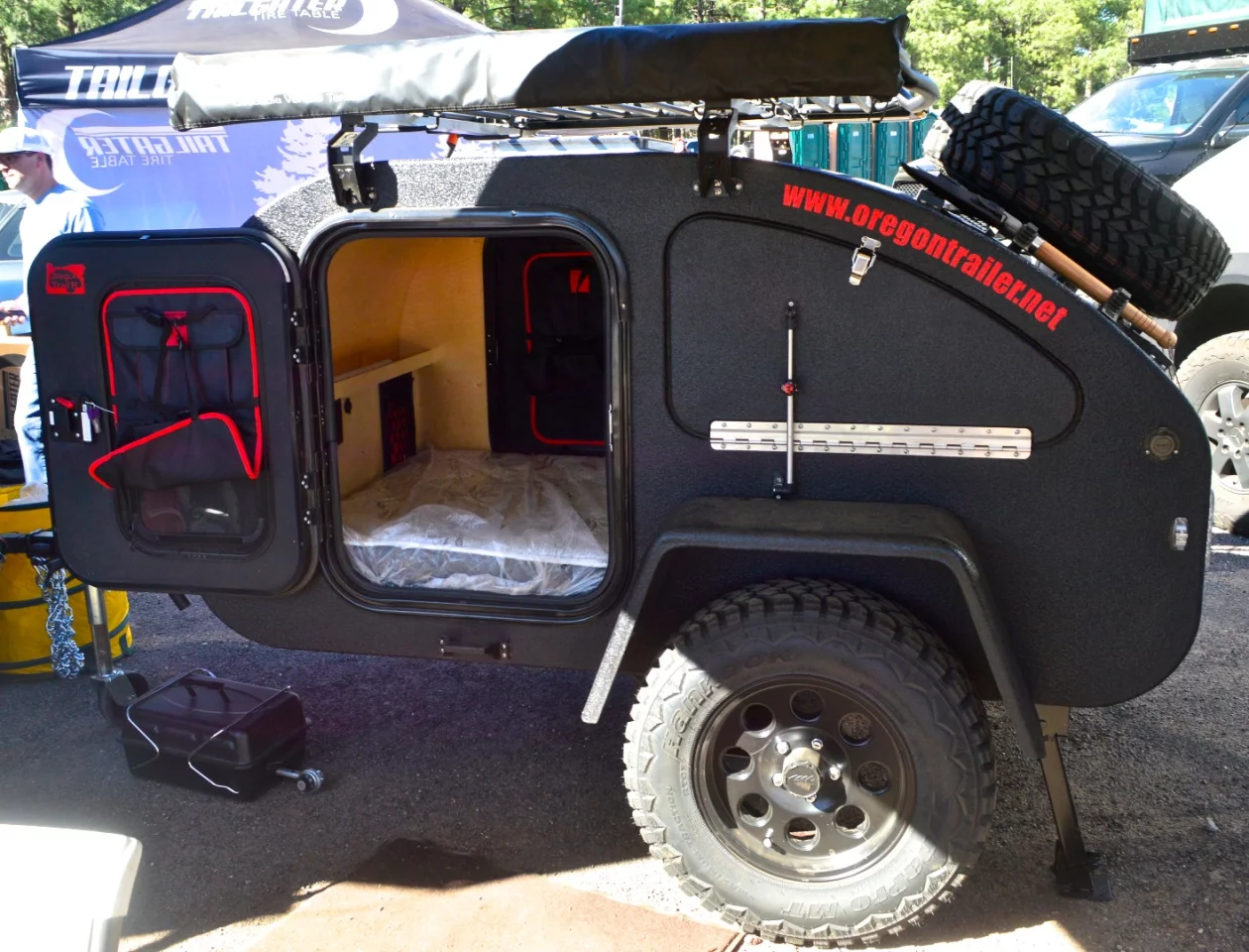 The Do-Drop Alpha has a cozy interior for two people