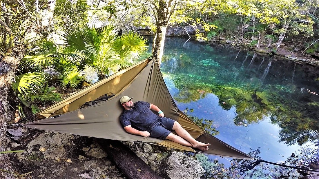 The Treble Hammock 2.0 supports a weight of up to 600 lb (272 kg)