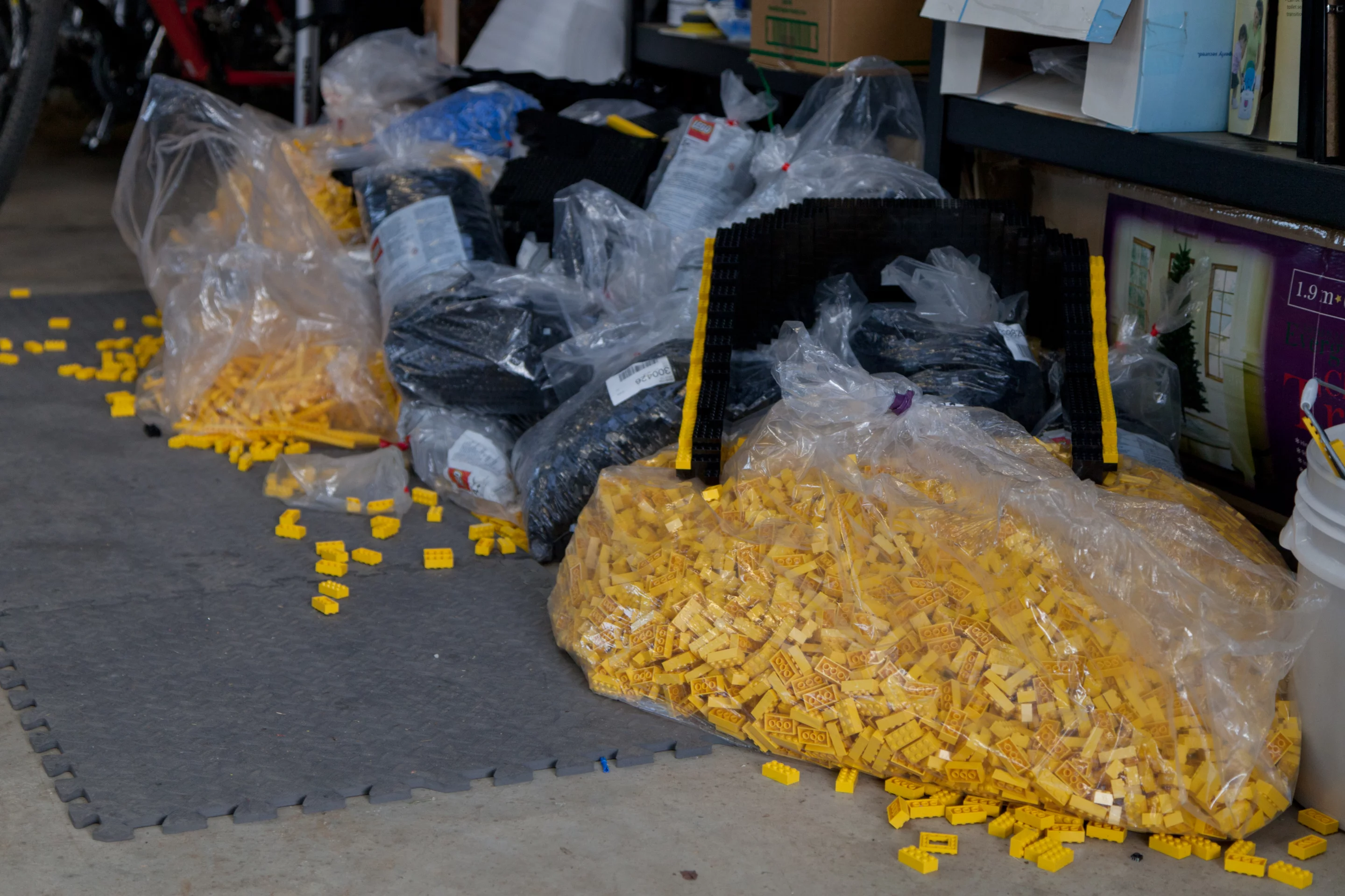 Over 500,000 pieces of black, yellow and transparent Lego were used to construct the vehicle