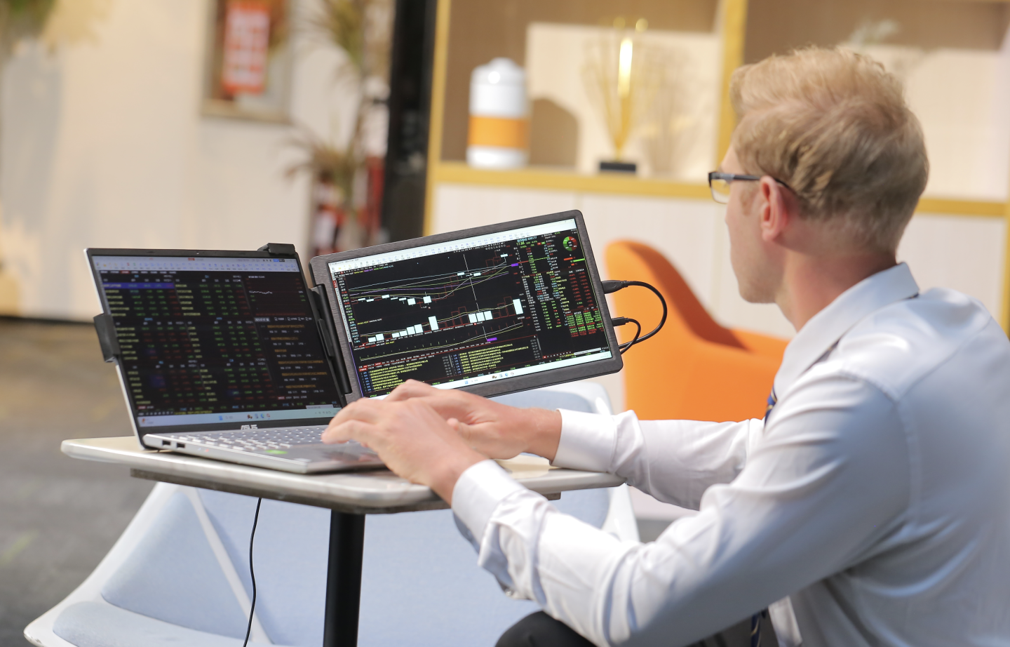 Not having to flick between screens increases productivity