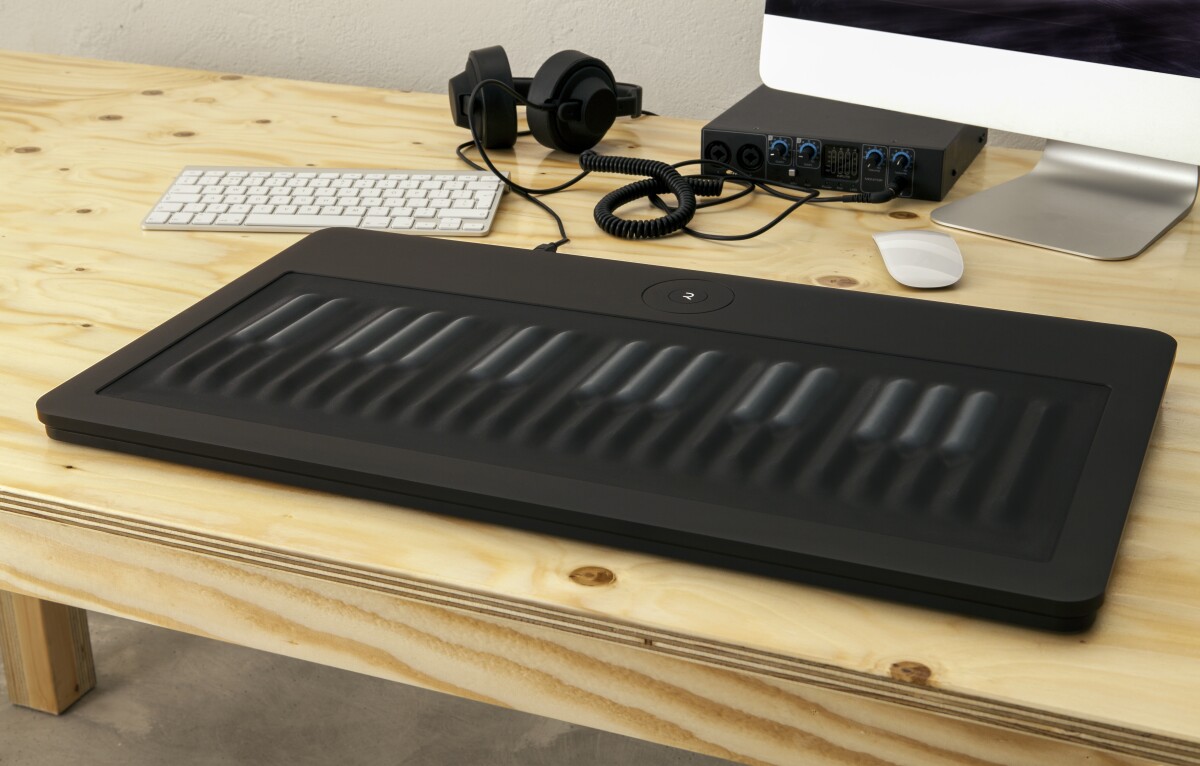 The Equator synth engine allows the instrument to generate its own sounds, which can be heard via headphones plugged into the 3.5 mm audio jack or through an external amp