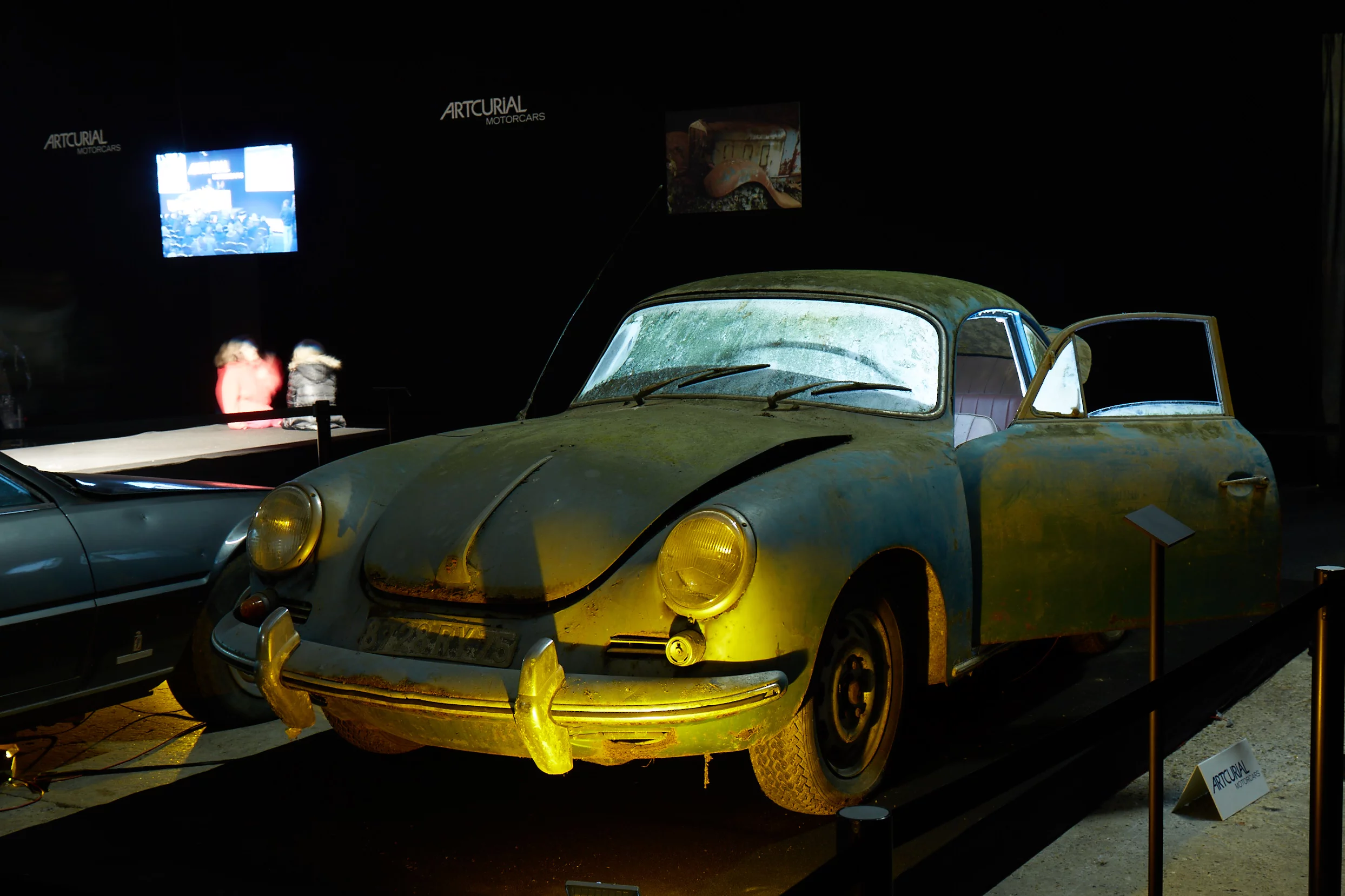 The public exhibition, staged as a tribute to the museum Roger Baillon had dreamed of, attracted close to 15,000 visitors a day, many of whom had made a special trip from outside France to see the sleeping beauties. The auction included a pre-emption by the Musée de l’automobile de Compiègne to acquire lot 33, a 1936 Panhard-Levassor Dynamic X76 coupé junior.