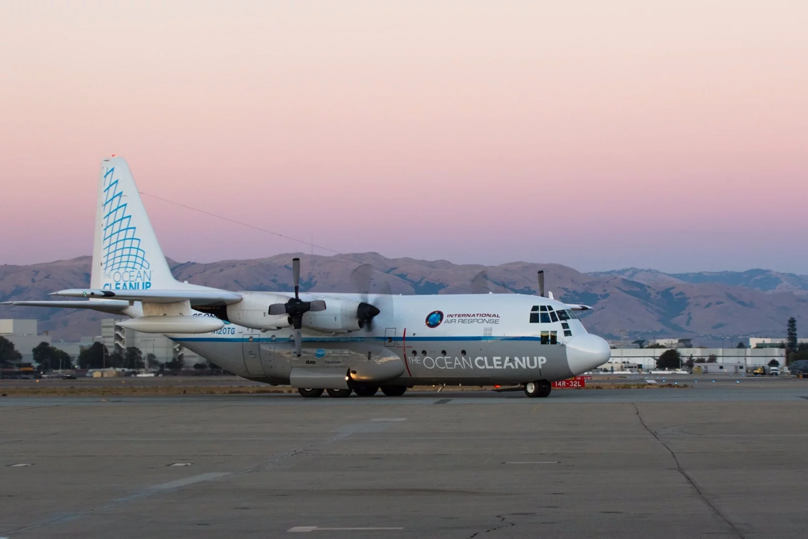 Surveying the Great Pacific Garbage Patch by air makes it possible to cover the same area that was covered by the Ocean Cleanup's Mega Expedition every five minutes