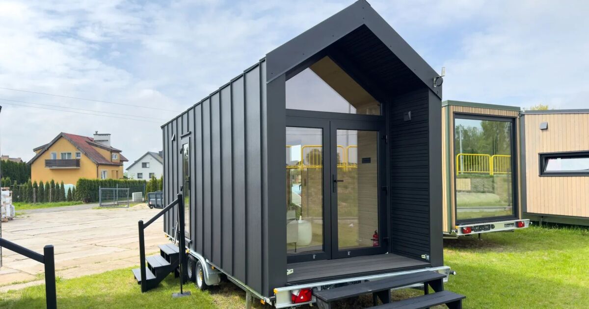 Quaint chocolate-flavored tiny house explores light and dark contrasts