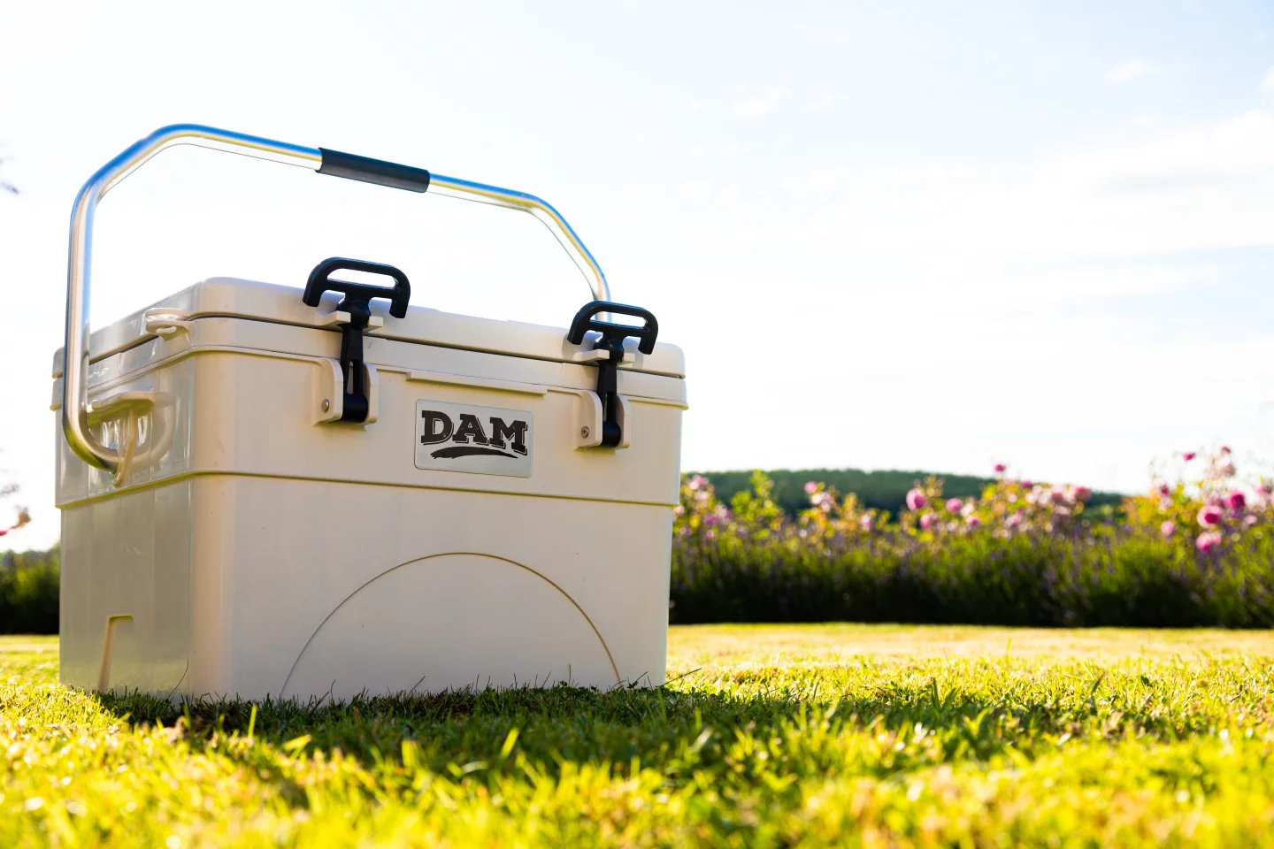 The Dam Cooler includes an aluminum handle and D latches