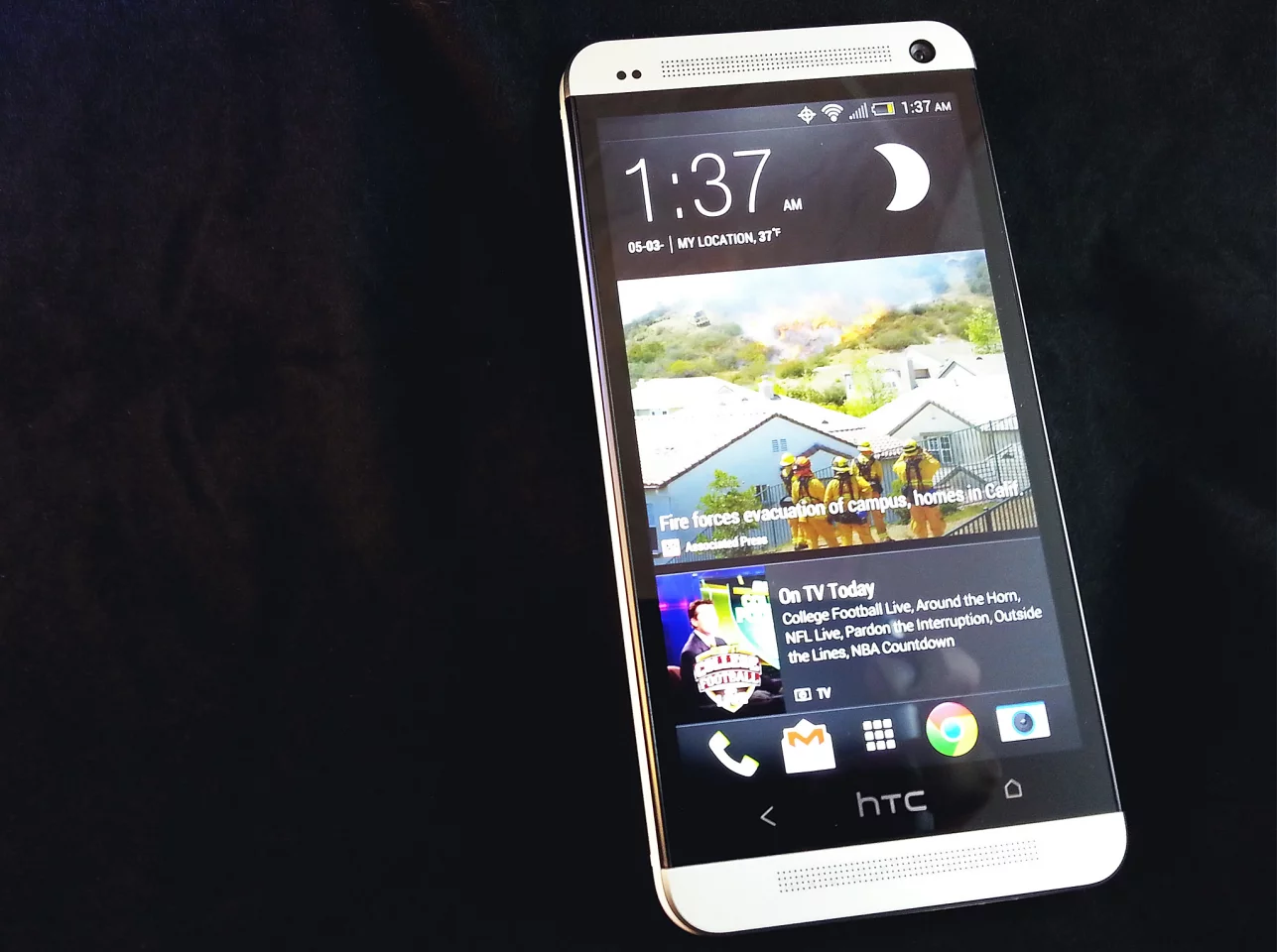 BlinkFeed is like a permanent Flipboard widget on your homescreen
