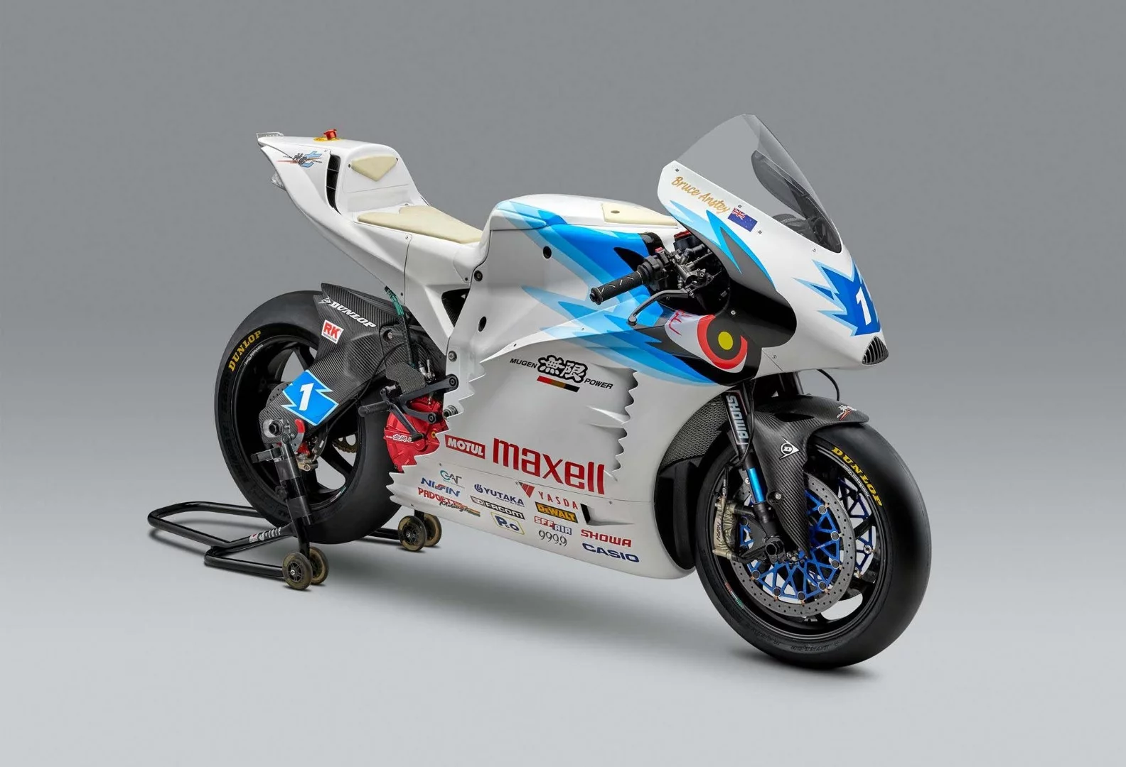 The Mugen Shinden Nana has the same motor and batteries as last year's TT Zero motorcycle