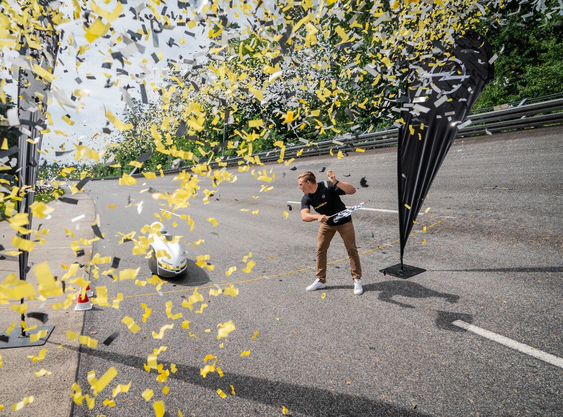 Walde crosses the finish line, setting a new world record
