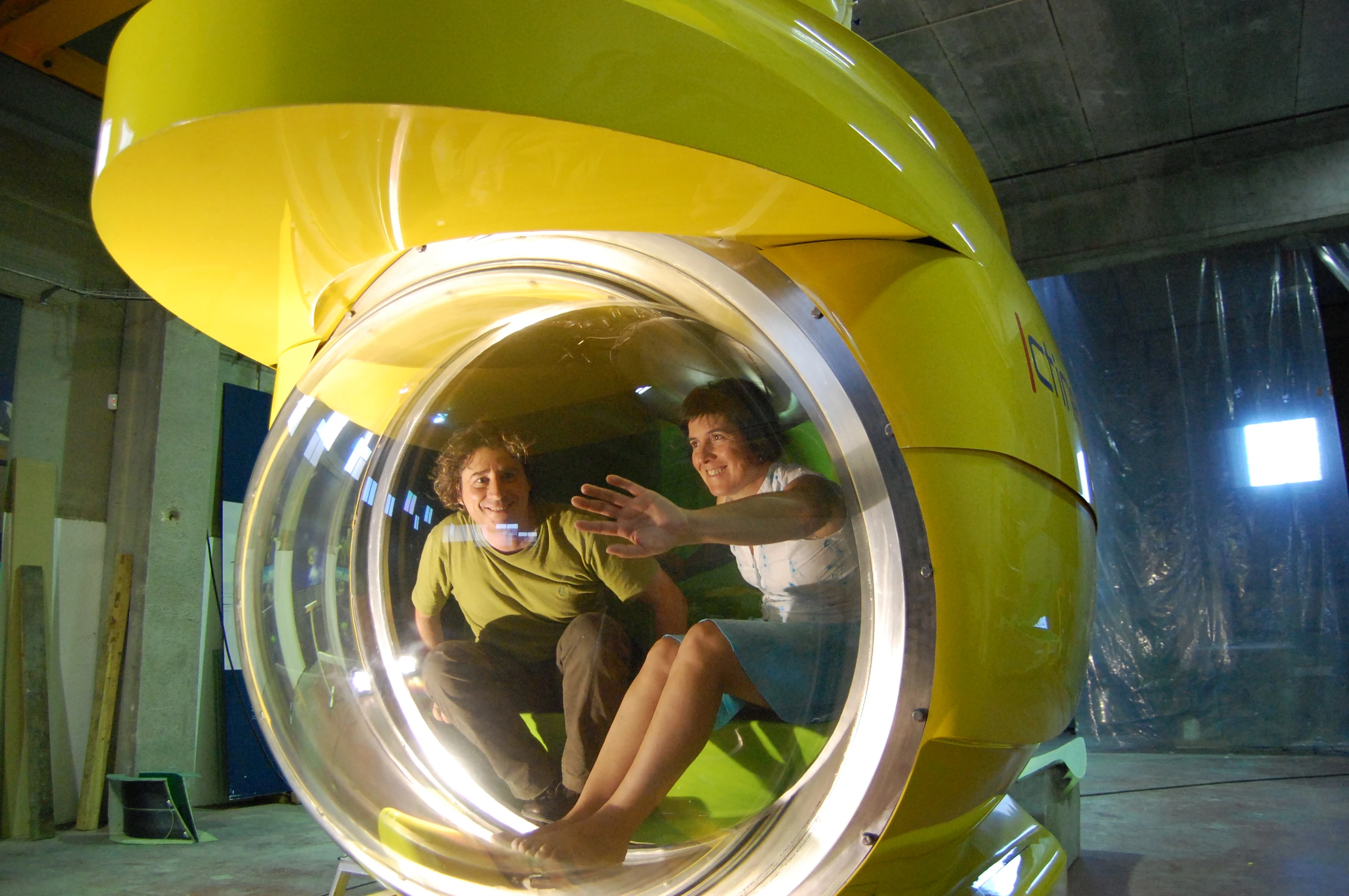 The ICTINEU 3 submersible features 1 .5 m diameter acrylic window