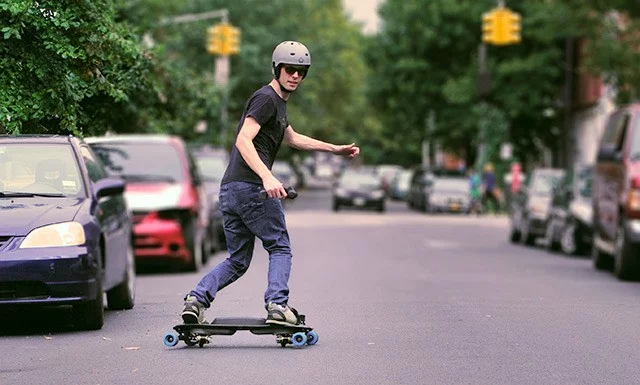 The Leif offers sharp "carving" capabilities and perpendicular stopping – just like a snowboard