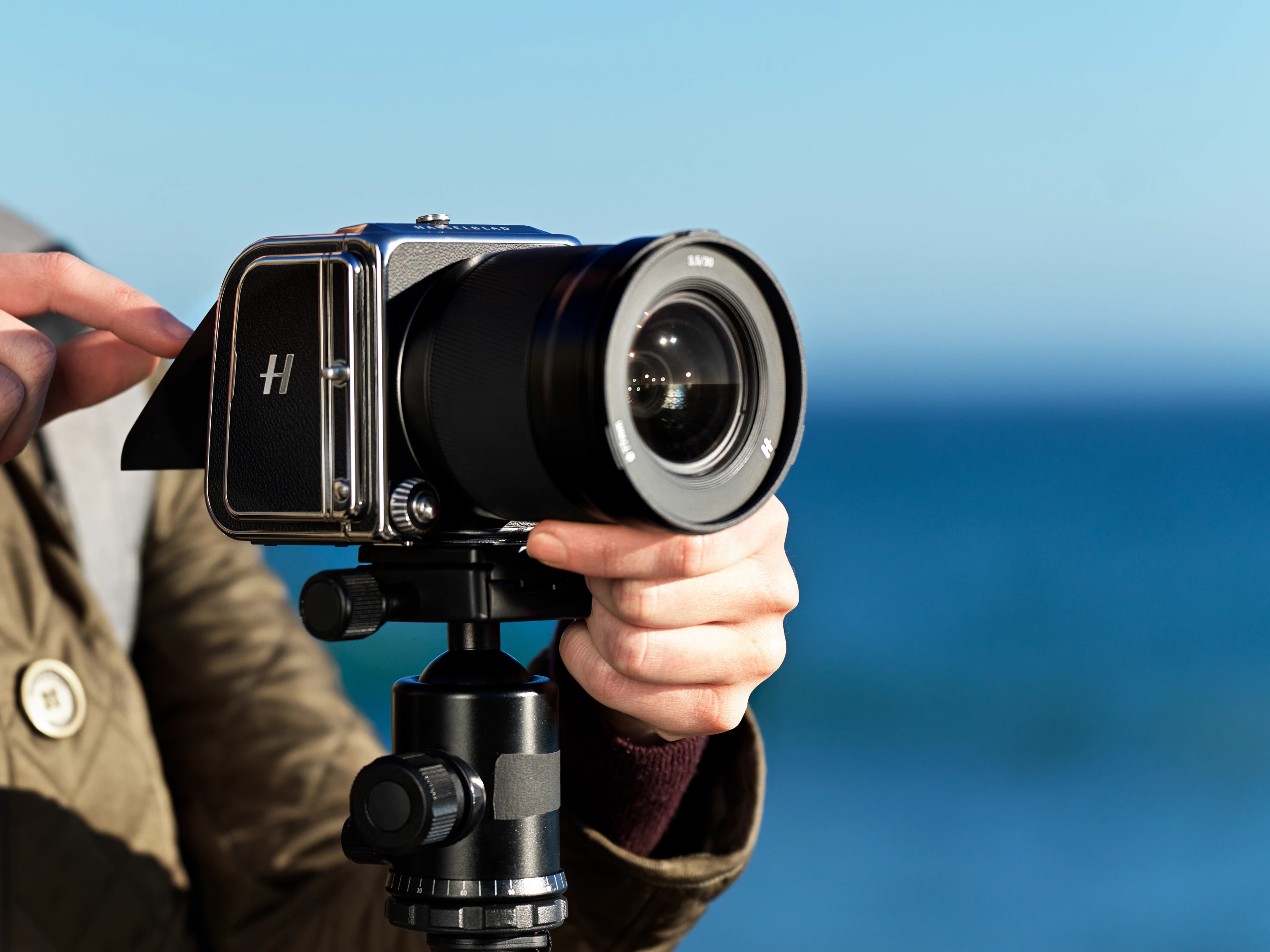 Hasselblad has revealed that it's developing a a modernized CFV II 50C digital back and new 907X camera body