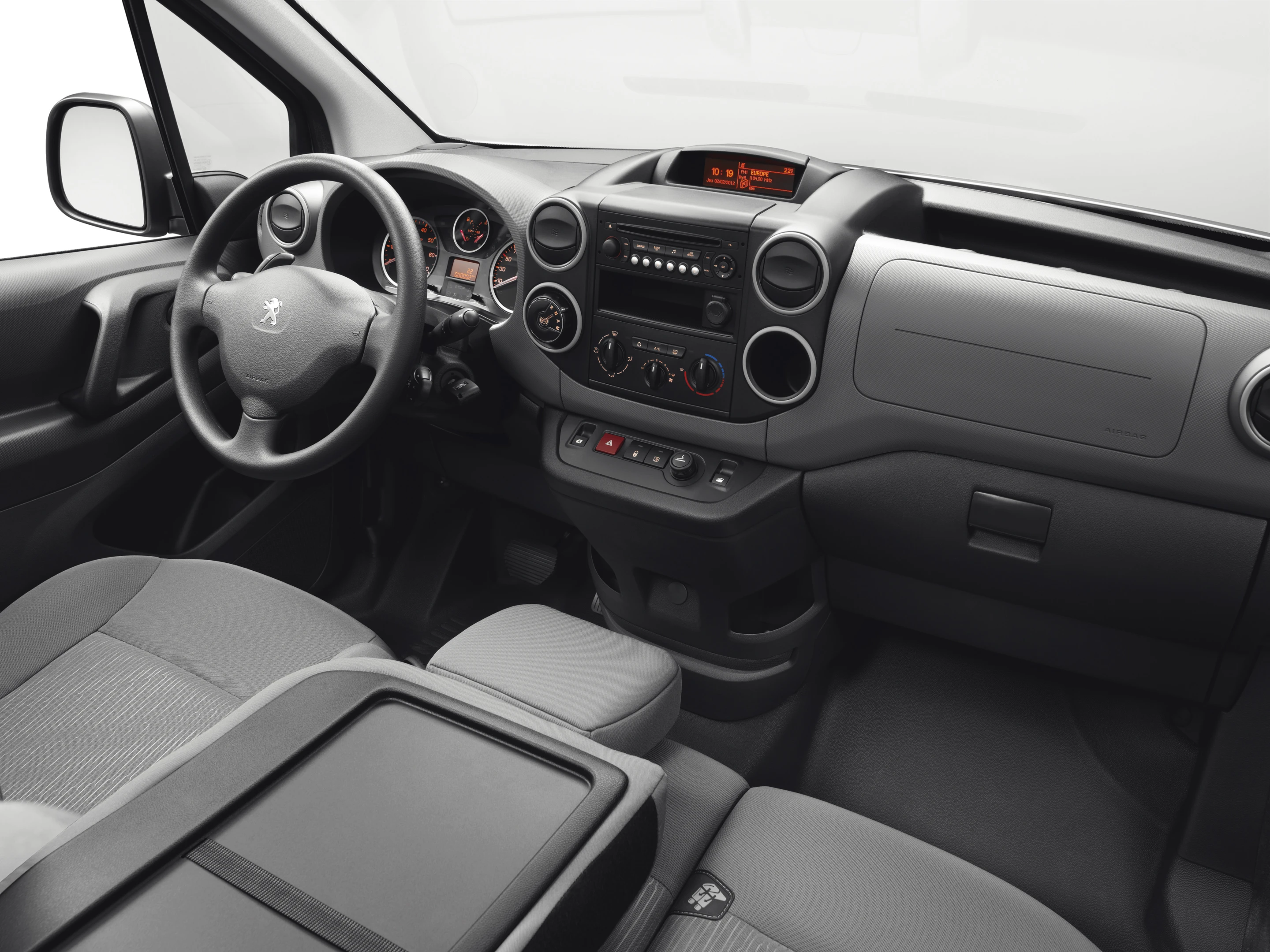The Partner's hallmark Multi-flex bench seat can seat three people up front and allows the load volume to be significantly increased when folded