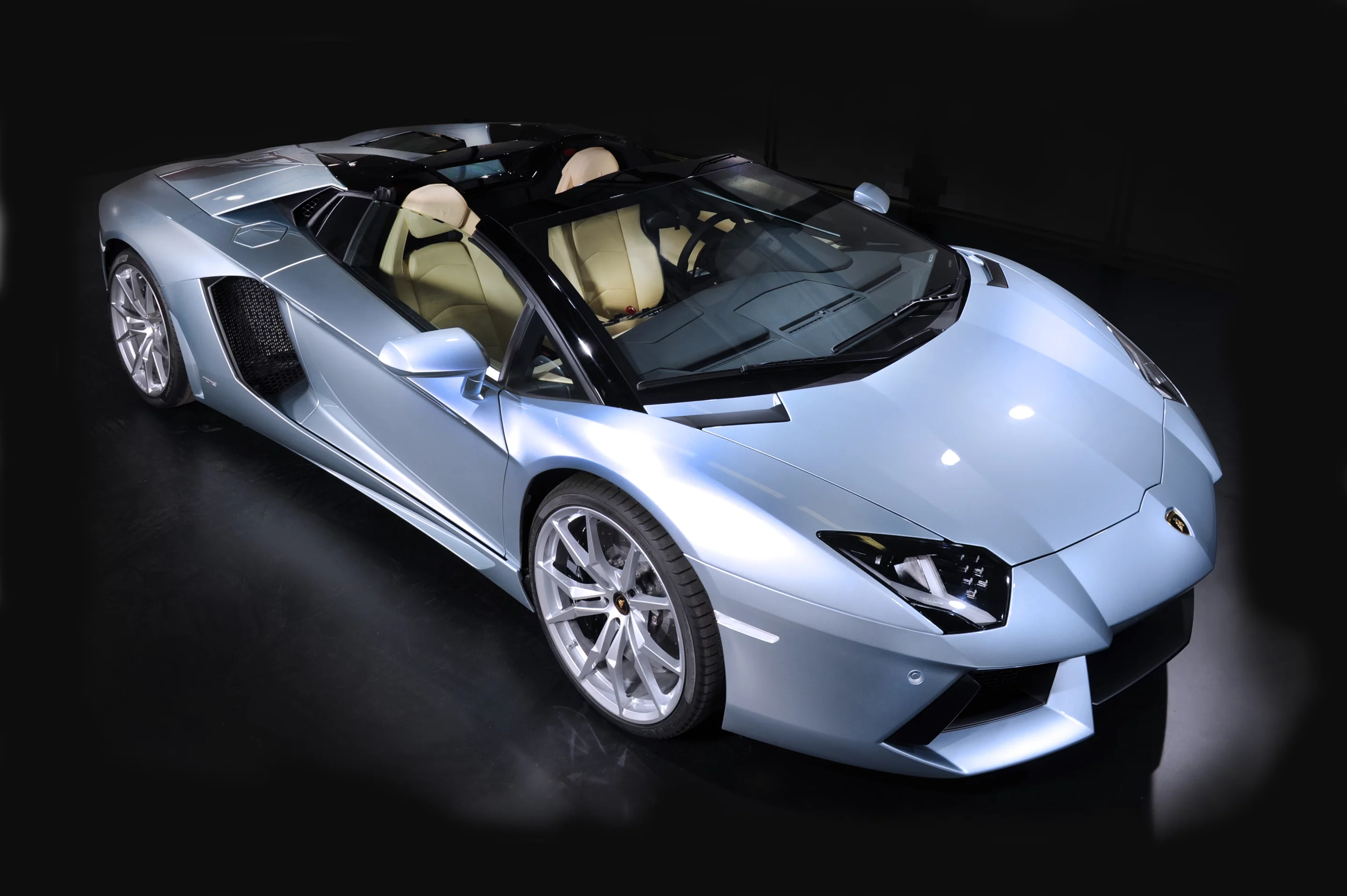 Lamborghini Aventador LP700-4 Roadster high front angle view