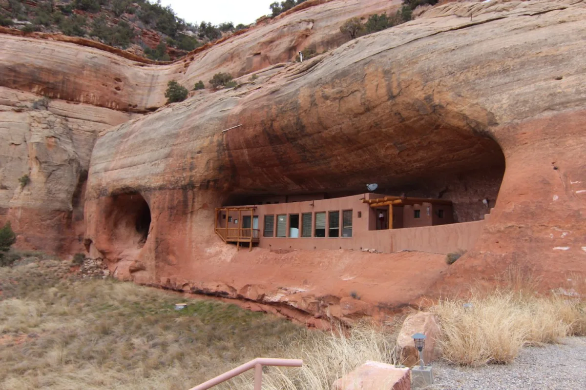 Cliff Haven features a total floorspace of 2,100 sq ft (195 sq m), spread over nine rooms