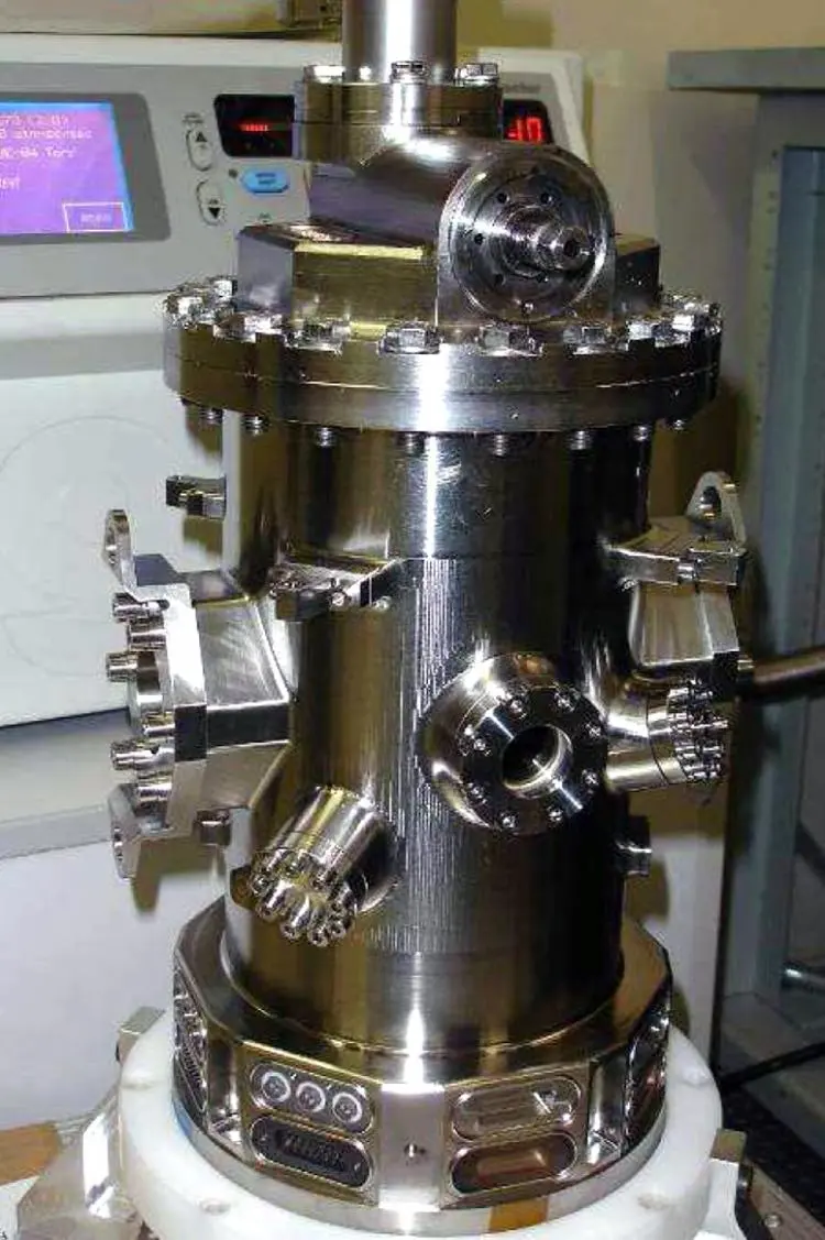 Vacuum chamber for developing test mass chamber (Image: Albert Einstein Institute)
