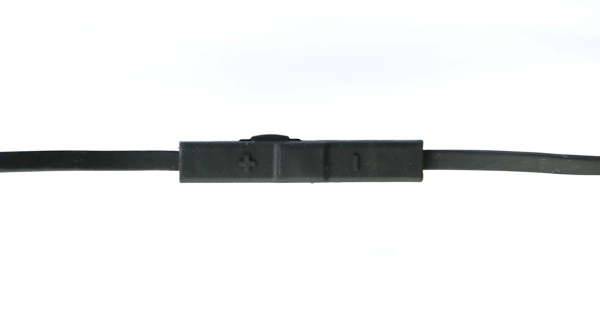 In-line controls and micrpophone (Photo: Gizmag)