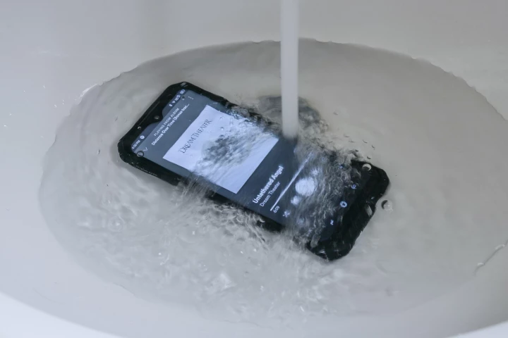The Doogee S95 Pro rugged smartphone is perfectly happy underwater