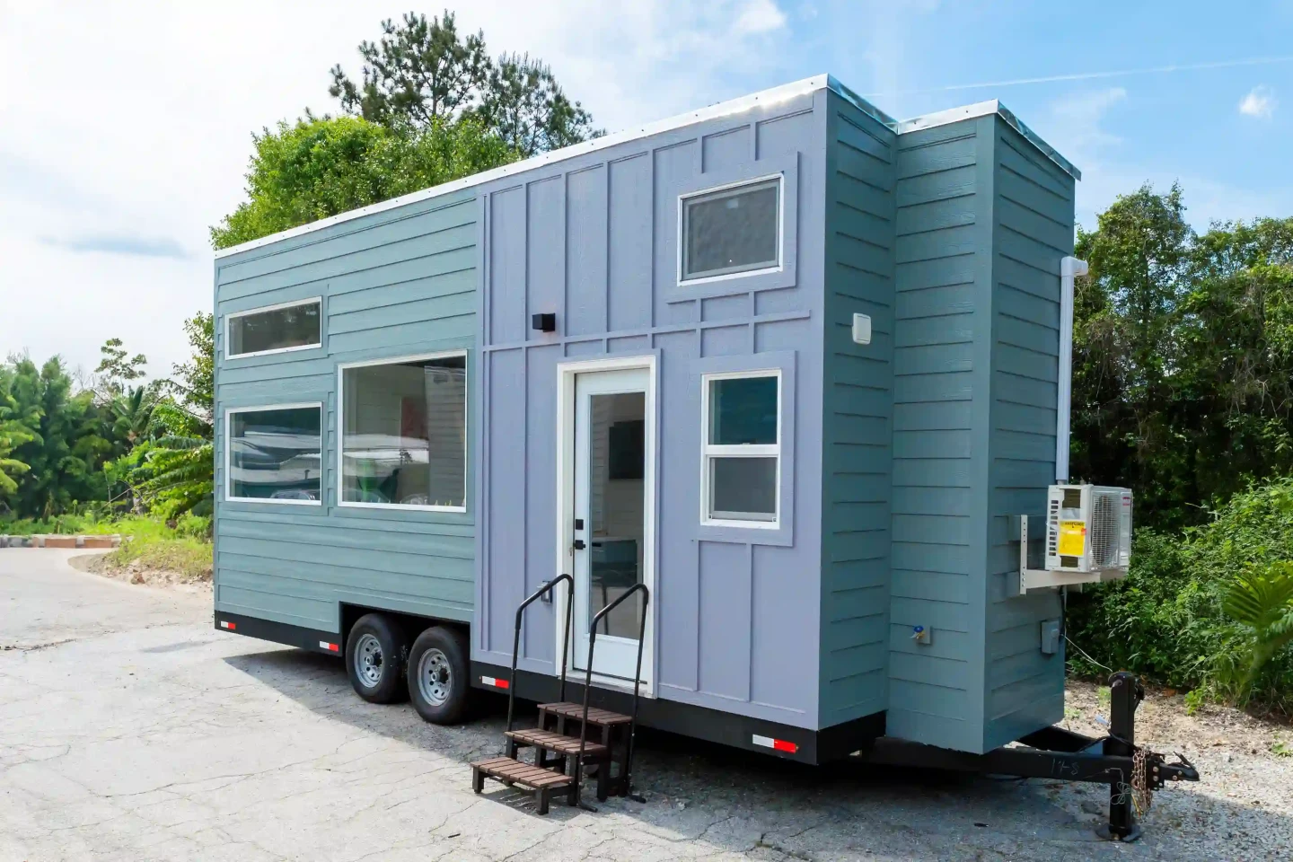 Three tiny bedrooms in 24 feet: somebody sharpened a pencil