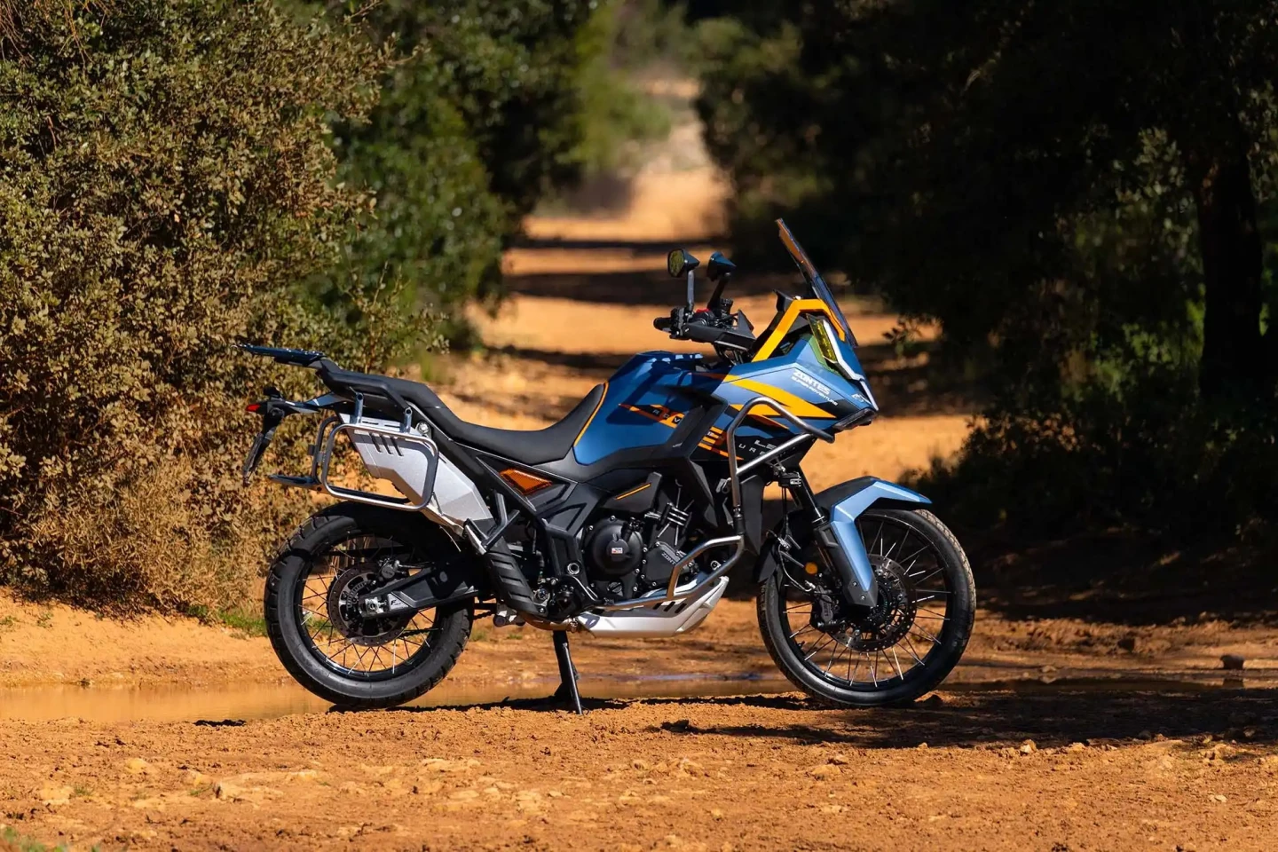 It is rumored that the engine will be largely based on Zontes’ 699cc triple