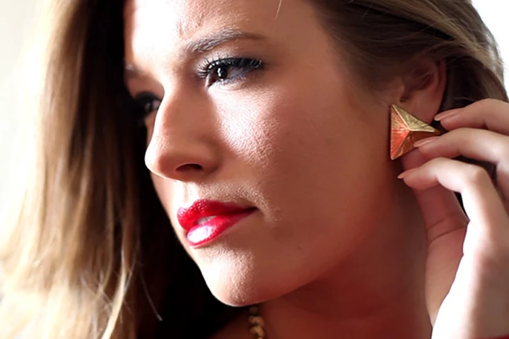 The wearable tracks heart rate by monitoring blood flow in the skin, using an LED and measuring changes in light absorption