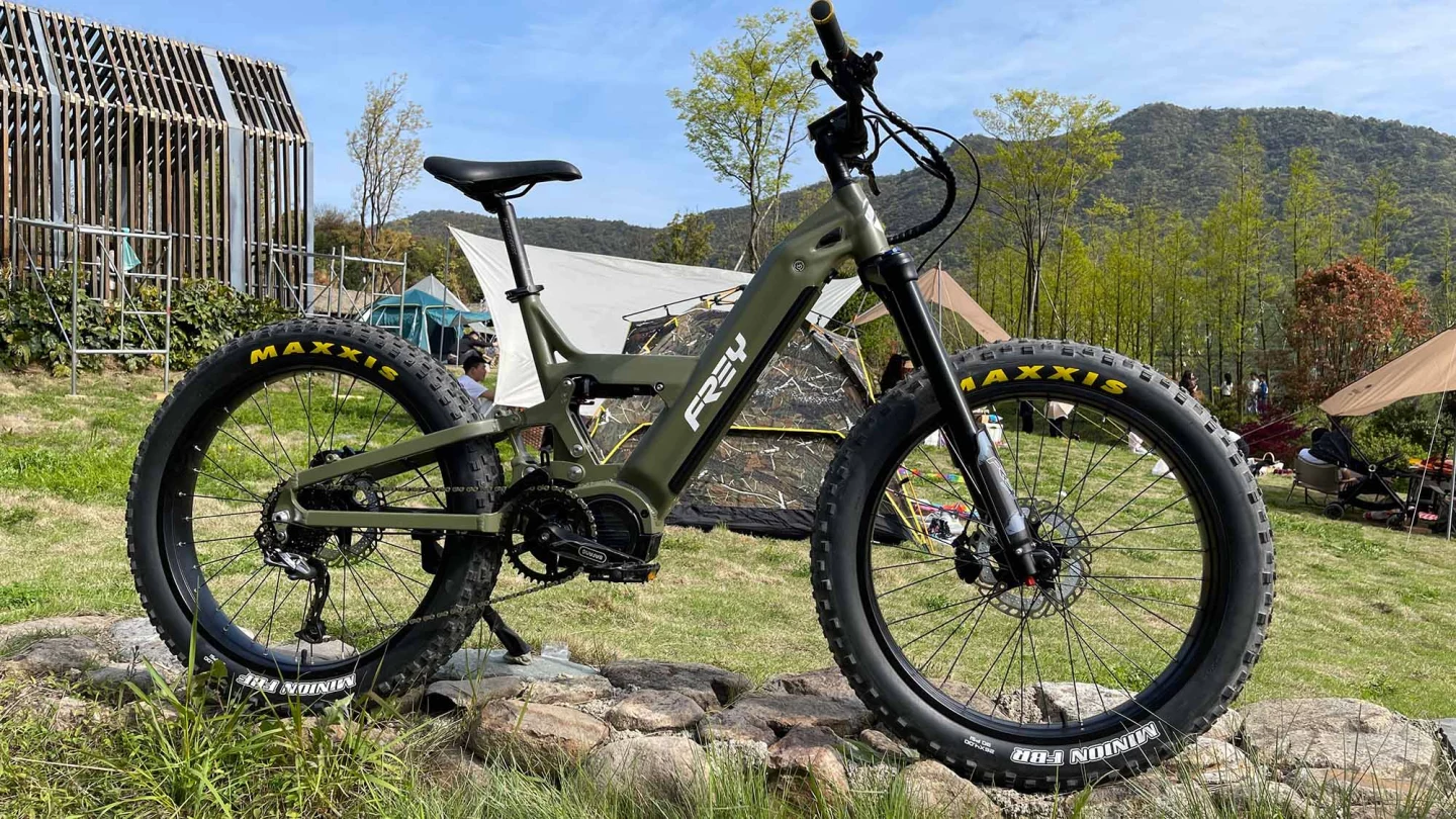The CC Fat is essentially a trail-defeating version of the Savannah Ultra CC commuter ebike from FREY Bike