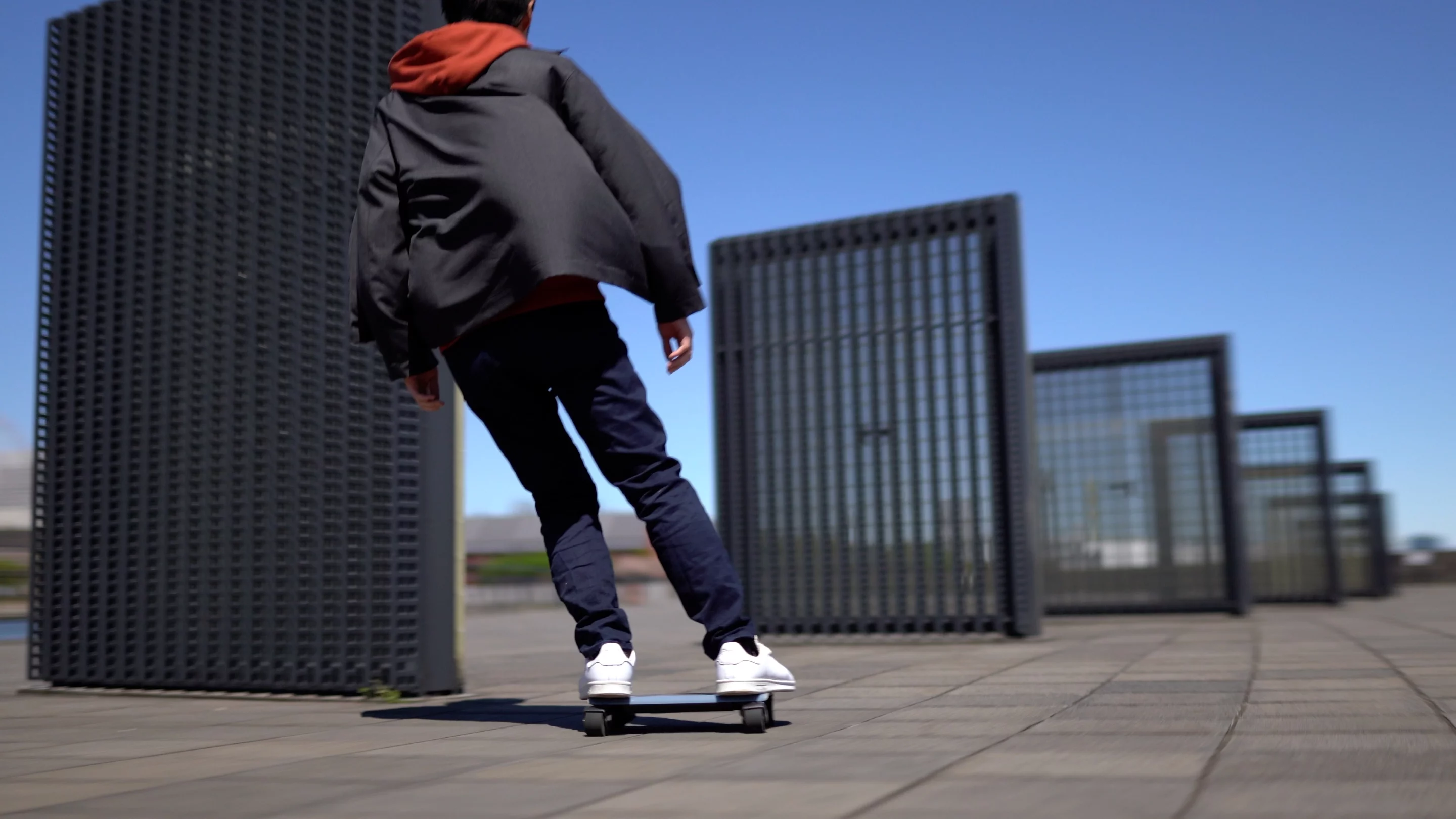 The ride platform is about the same size as a 13-inch laptop and sensors up top allow the user to control the Walkcar by shifting weight