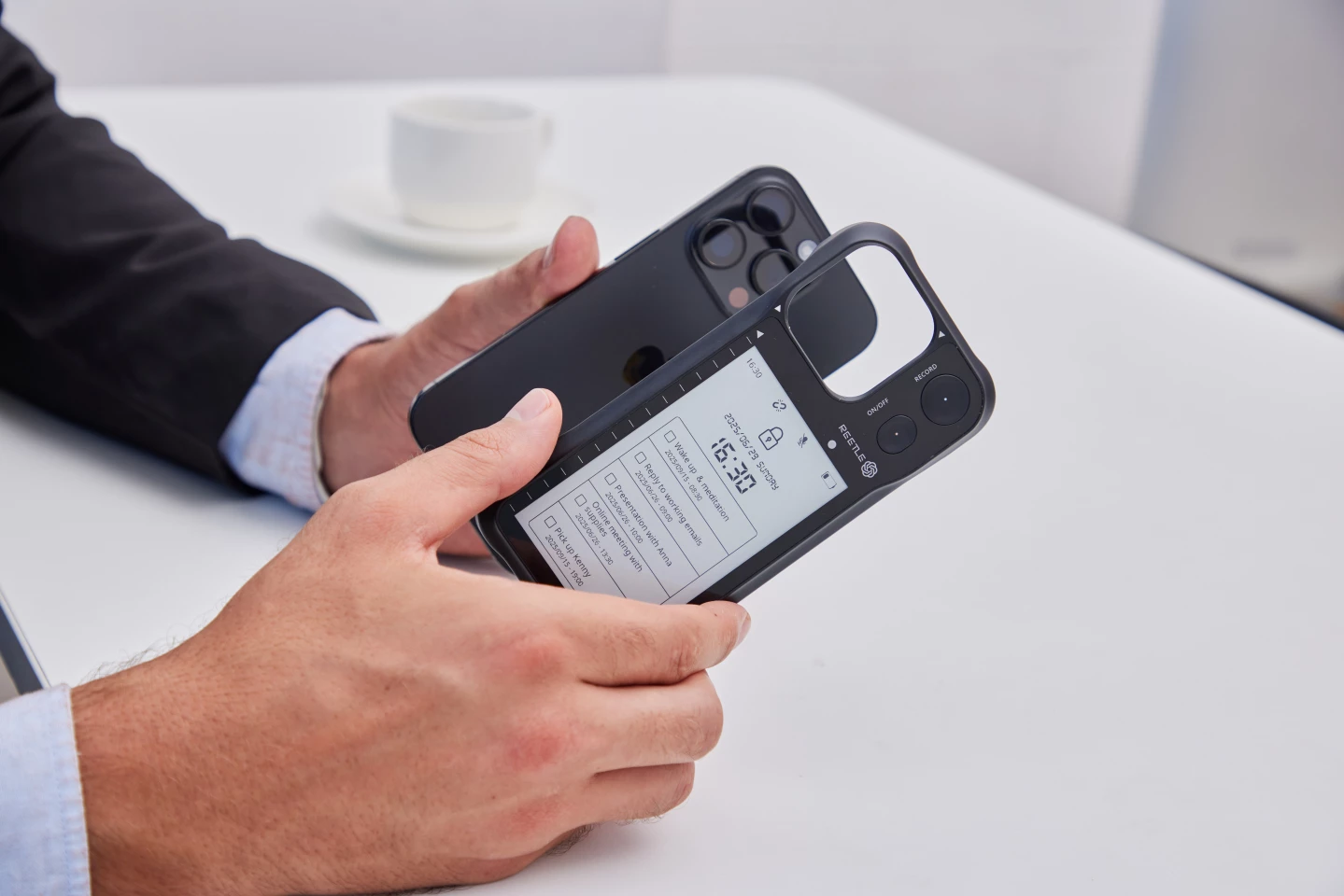 The Reetle SmartInk I is compatible with iPhone 14 series or later handsets