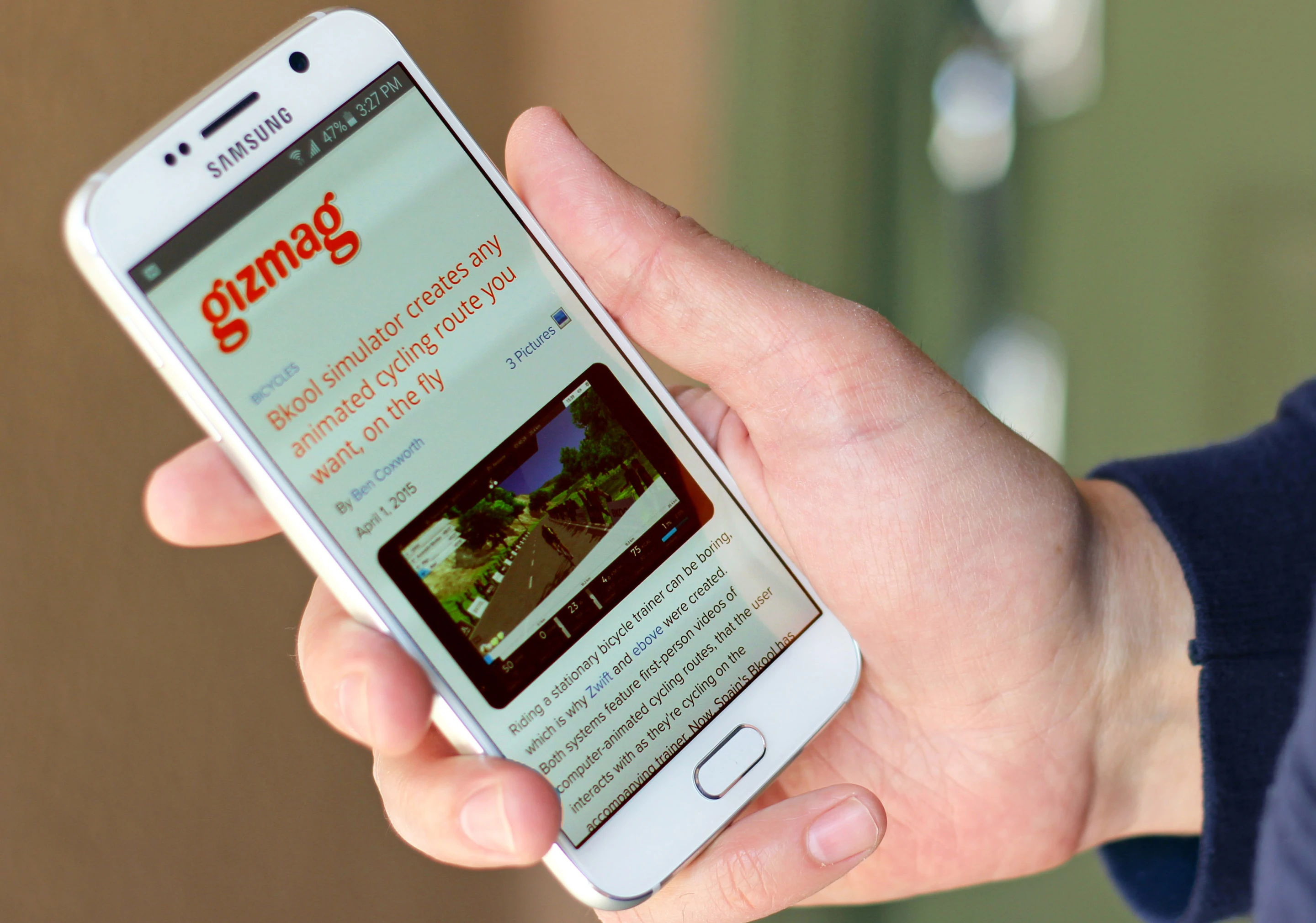 The GS6's 5.1-in display falls short of phablet size, but still gives you a healthy amount of real estate (Photo: Will Shanklin/Gizmag.com)