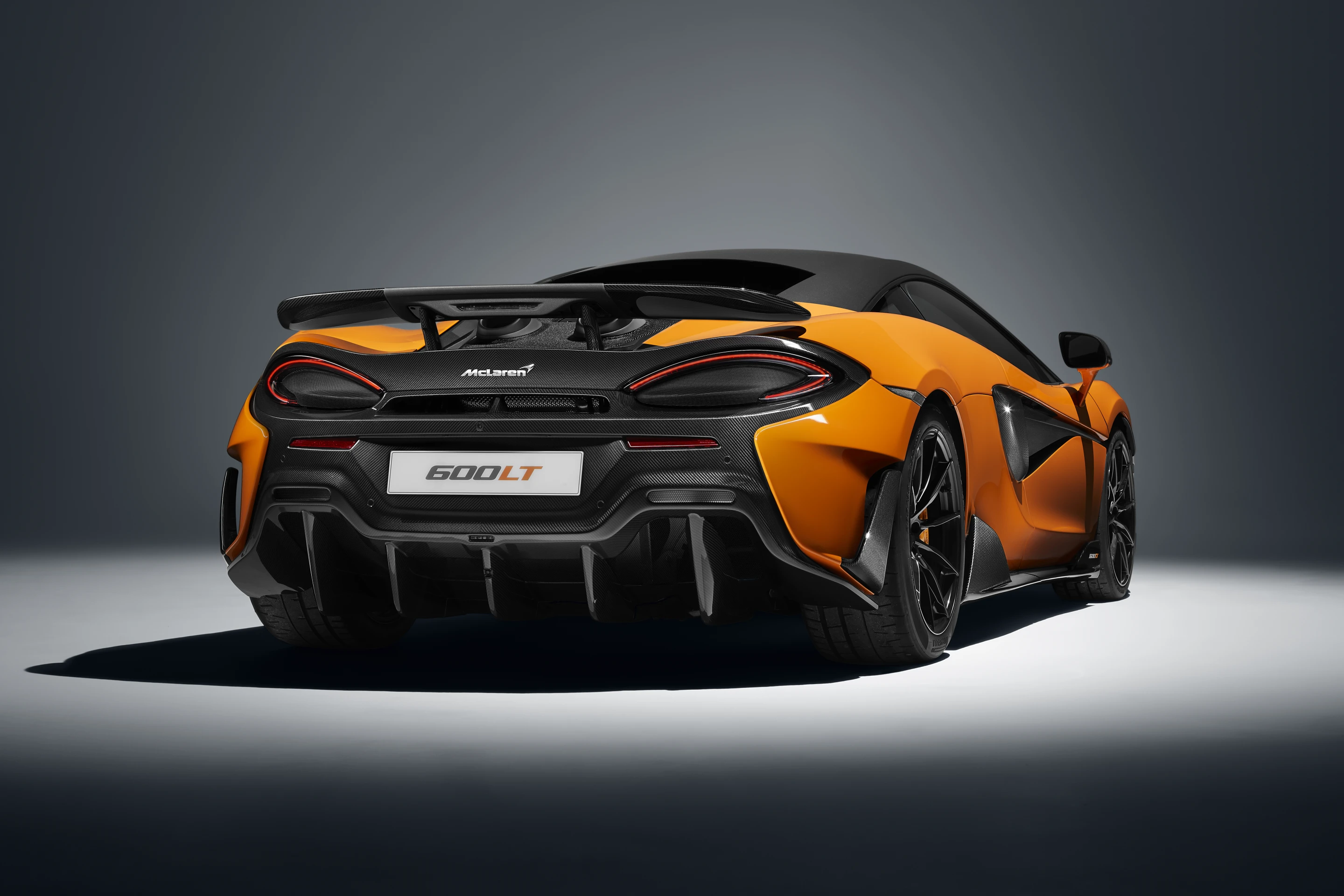 The 600LT has a 0-60 mph (96 km/h) time of just 2.8 seconds and a 0-124 mph (199.5 km/h) time of only 8.2 seconds