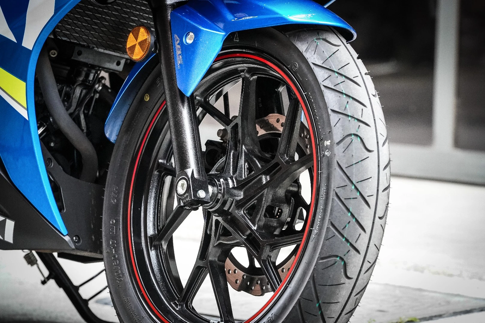 Suzuki GSX250R: IRC Road Winner tyres and single-disc front end braking are a good combination