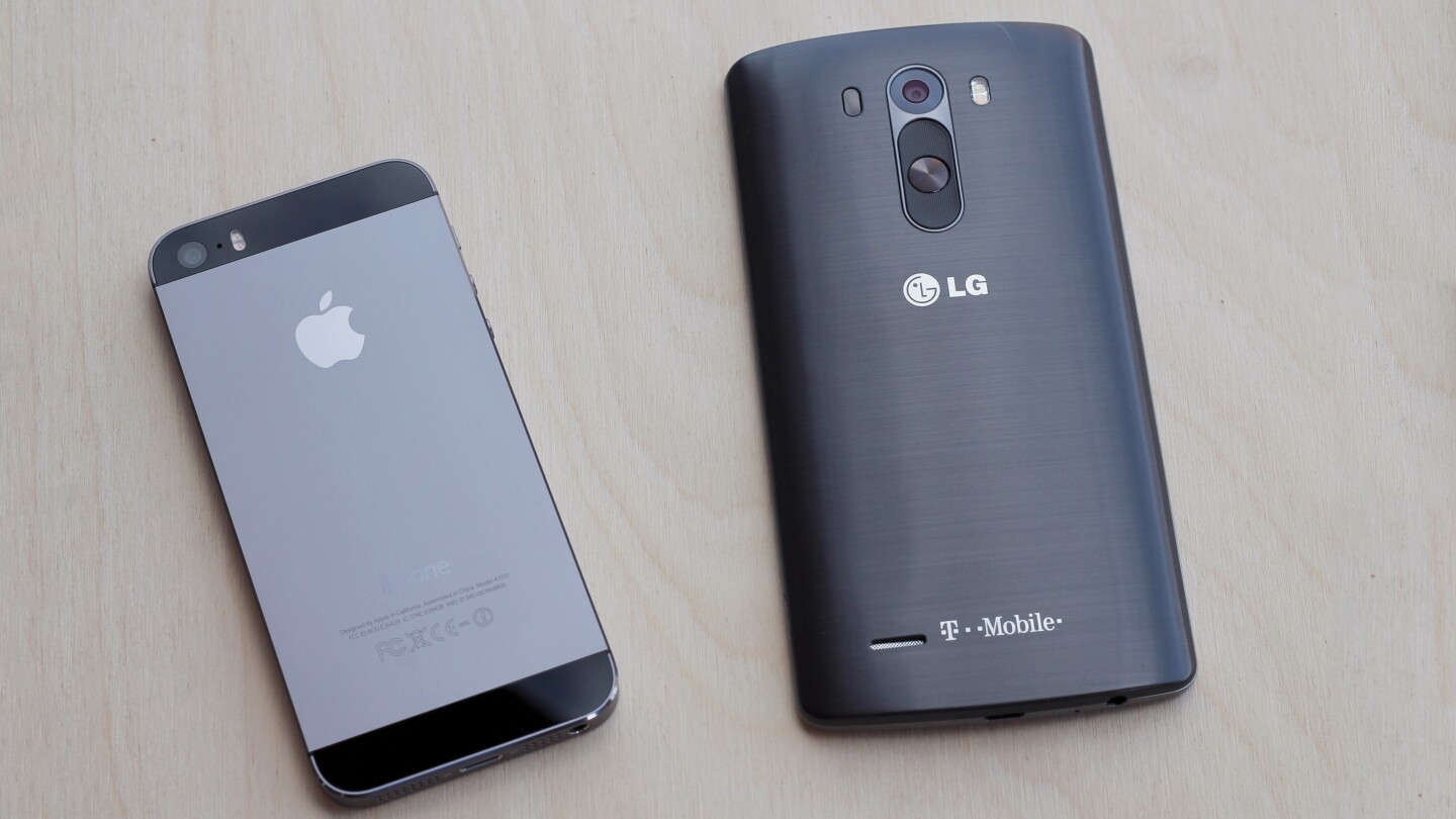 It's aluminum vs. faux brushed metal (Photo: Will Shanklin/Gizmag.com)