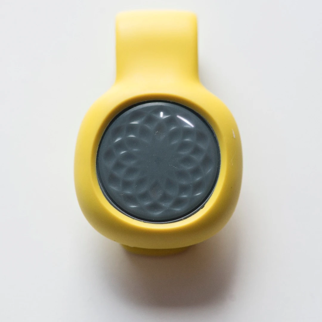The Jawbone UP Move fitness tracker uses flashing lights to display the time