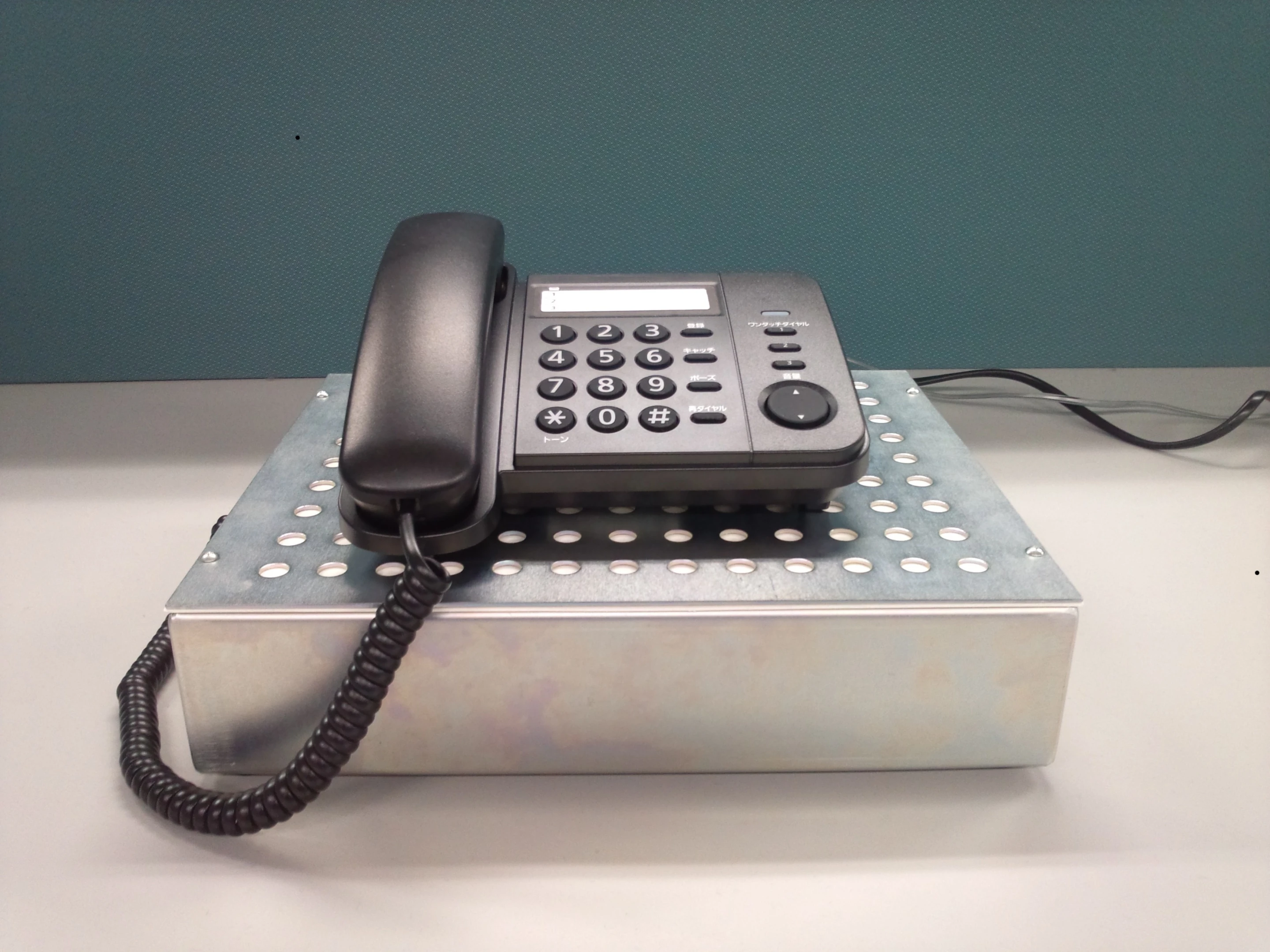 Researchers from Nagoya University and Fujitsu are set to begin field trials of an automated detection system that alerts a call recipient to possible phone phishing scams (Photo courtesy of Fujitsu Limited)