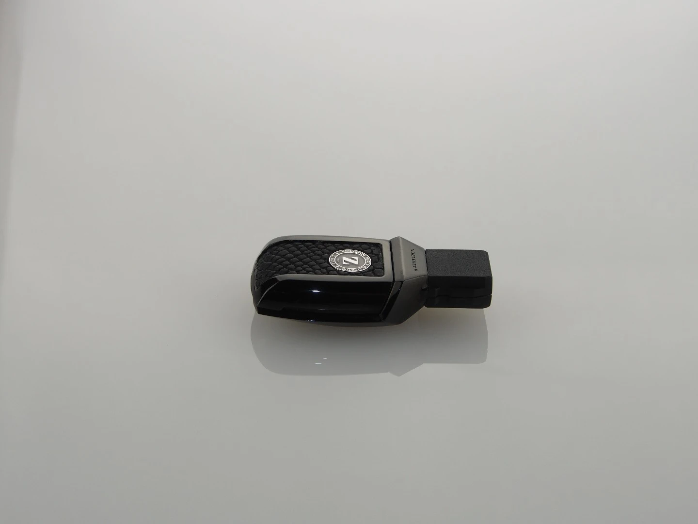 Dartz Black Alligator key