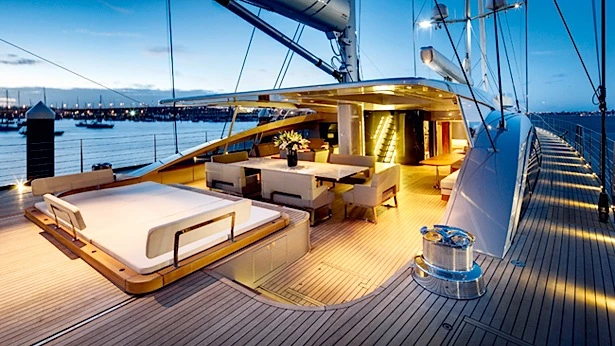 S/Y Vertigo topside lounge/dining area