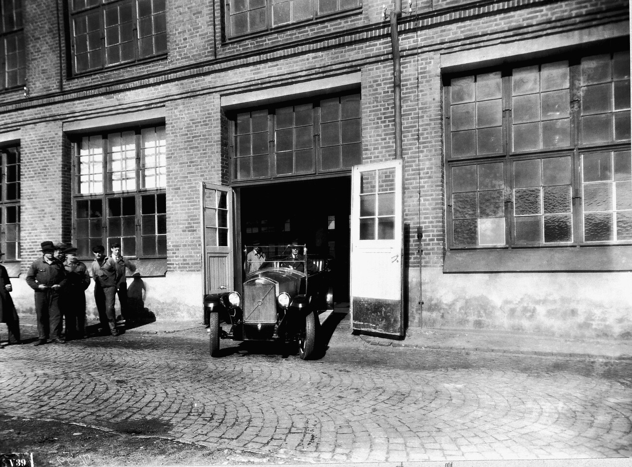 At 10am, April 14, 1927, the first mass-produced Volvo ÖV4 was driven off the production line and through the company gates in Göteborg.