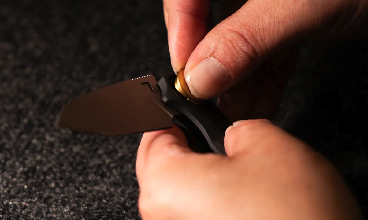 The interchangeable pivot cartridge makes each RMX two knives in one
