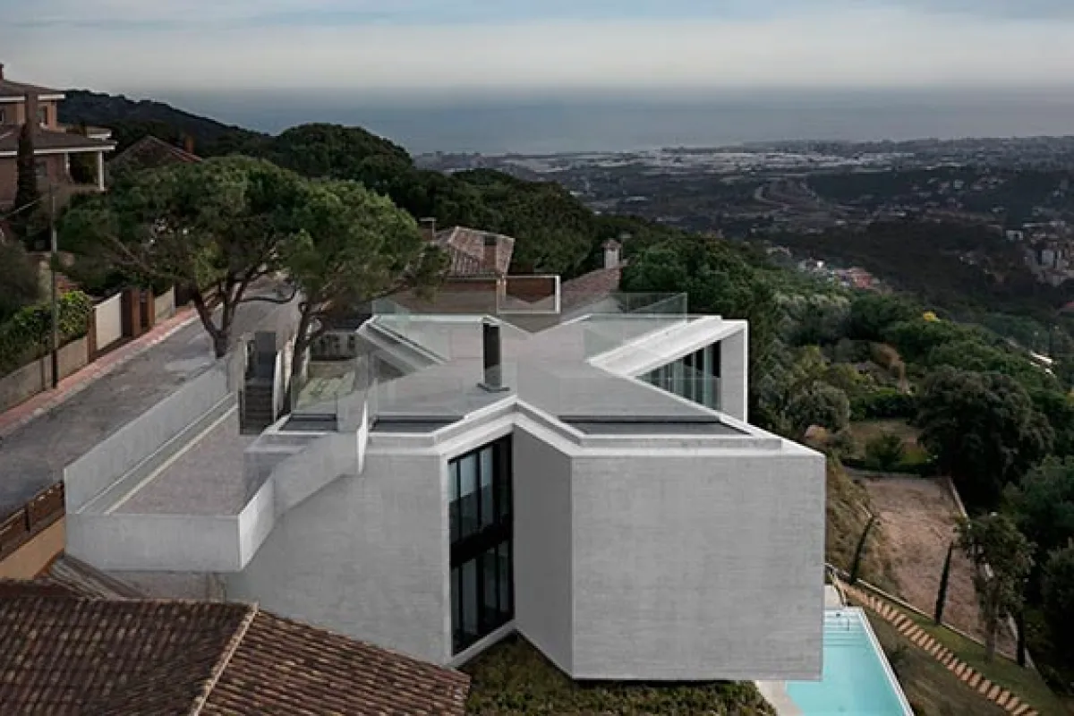 X House from Cadaval & Solà-Morales is a unique building, shaped so as to make the most of the incredible landscape surrounding its plot