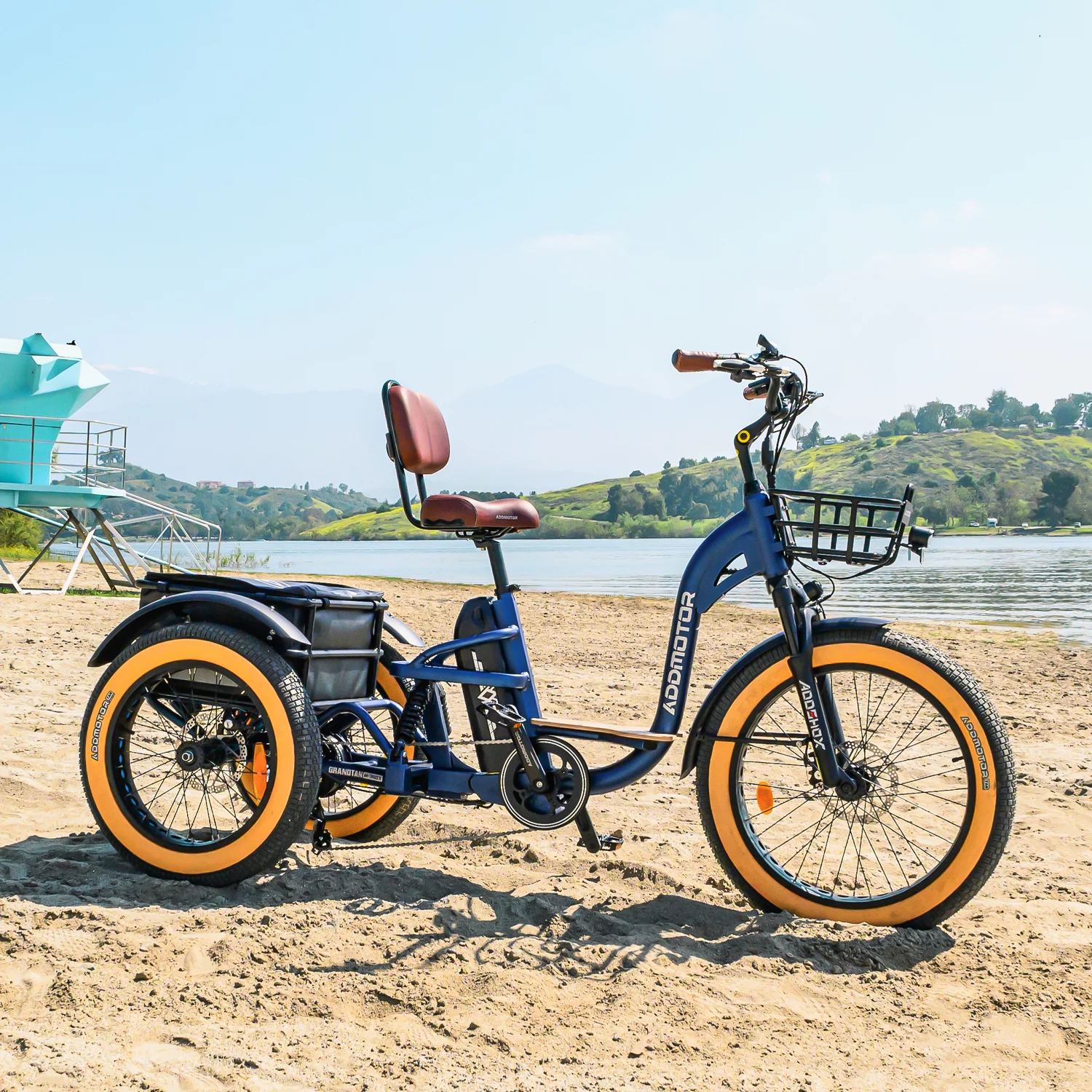 Comfort seating with backrest, included rear storage bag and front basket, adjustable stem and sweep-back handlebar and ergo grips