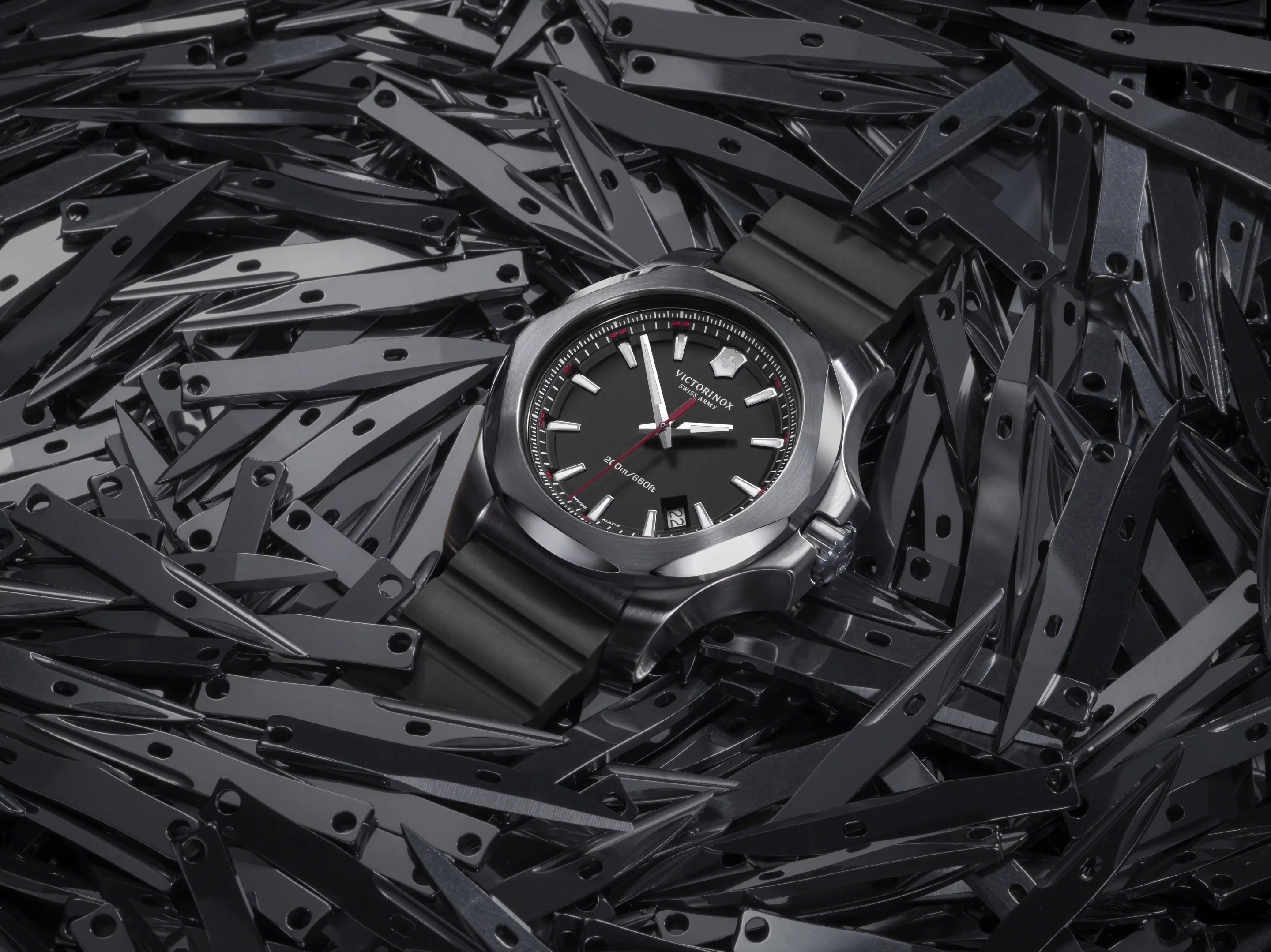 The Inox has a scratch-resistant sapphire crystal with anti-reflective coating