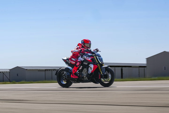 Ducati has offered our riding modes, while features like traction control, cornering ABS, Ducati Quick Shift 2.0, and wheelie control are standard