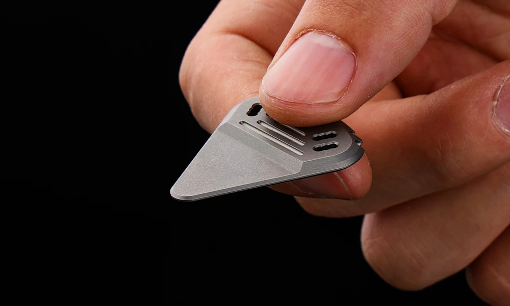 The ResoTi features tapered edges, a slim playing end and a chunky anti-slip grip