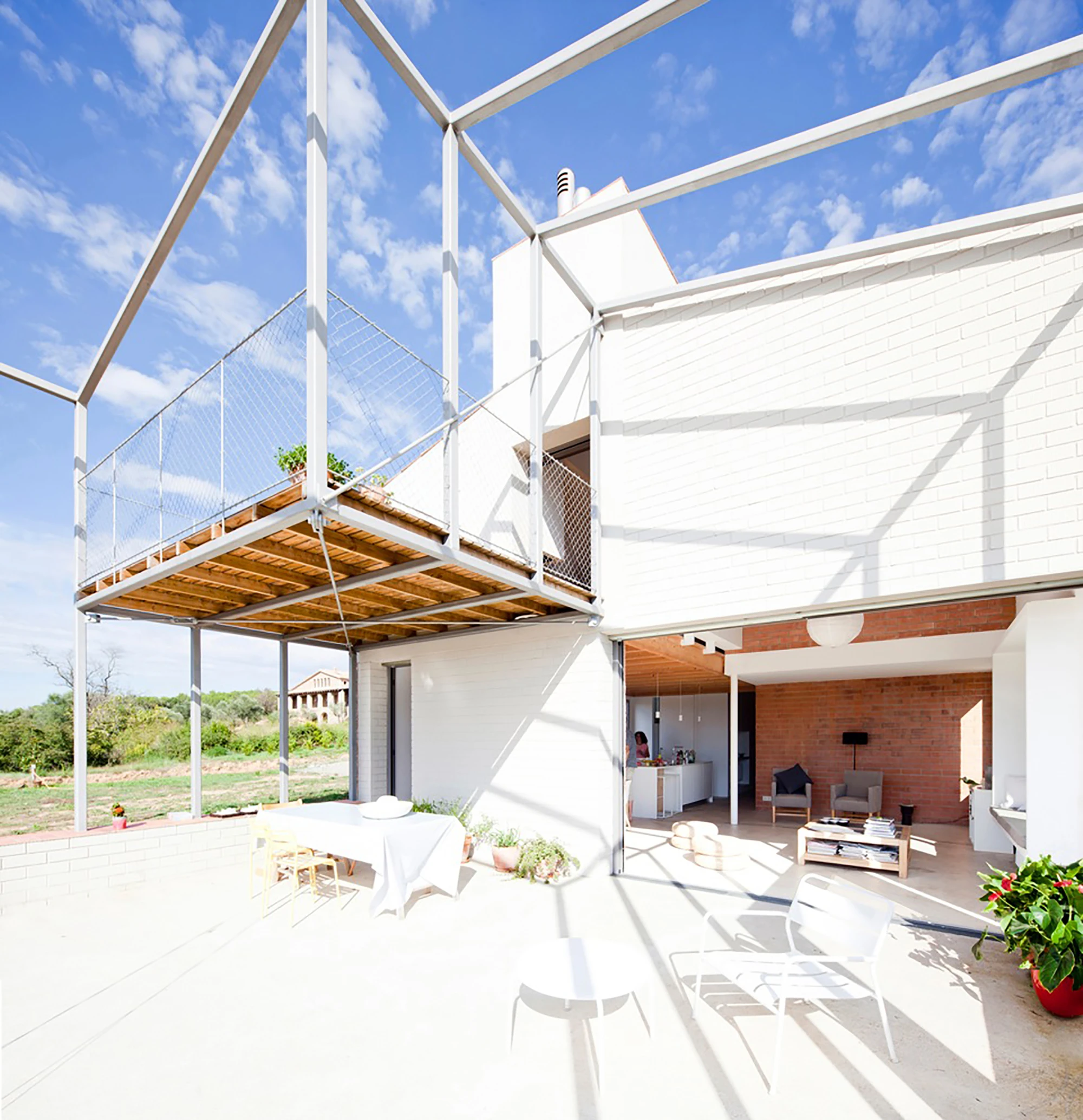 The skeletal framework and balcony area (Photo: Anna & Eugeni Bach)