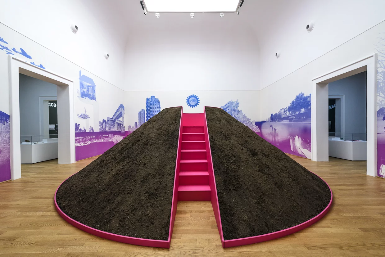 The "mound" at the British pavilion (Image: Andrea Avezzù, courtesy la Biennale di Venezia)