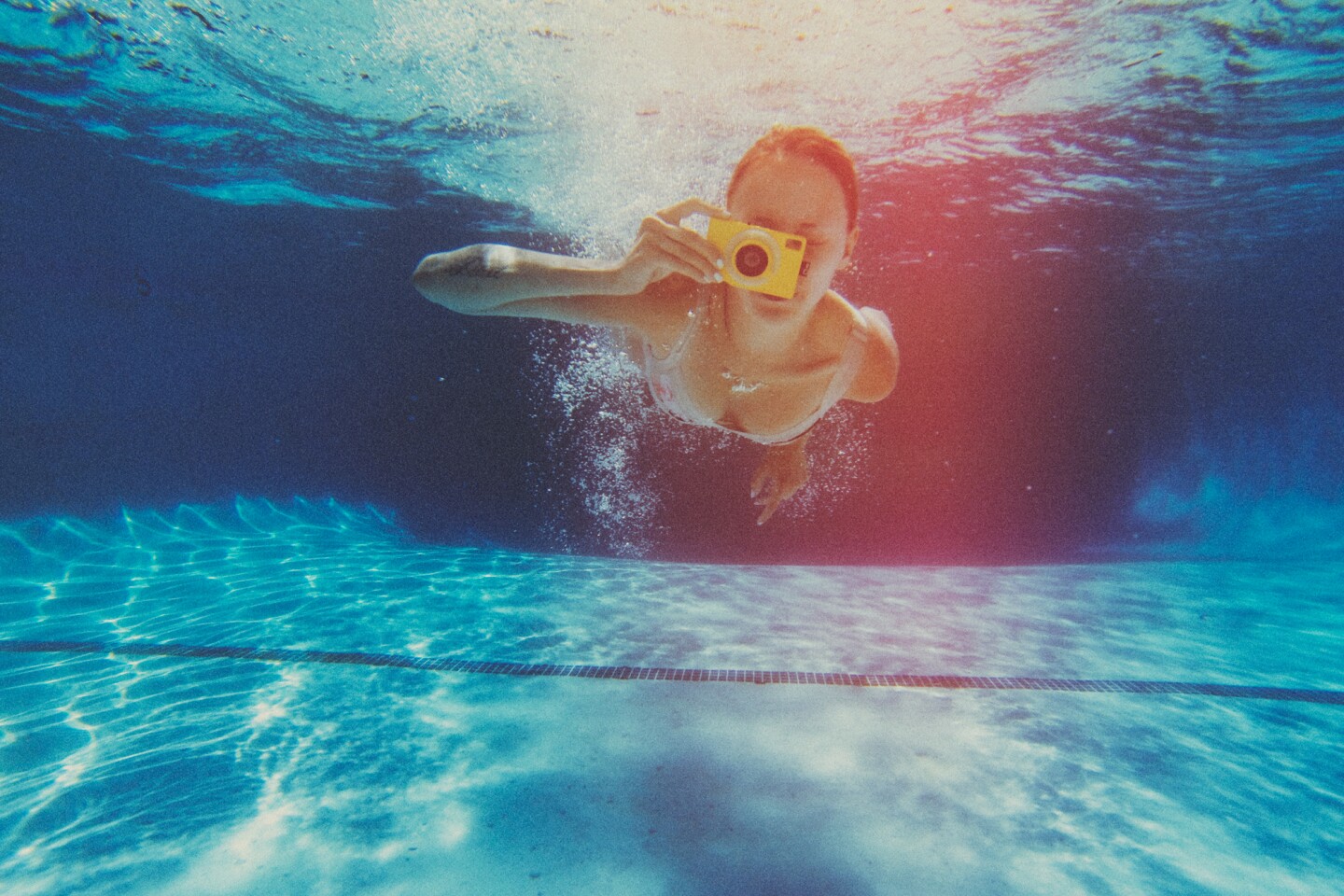 Users can take theQ along for a quick dip in the pool (up to a depth of 3.3 ft/1 m for 30 minutes)