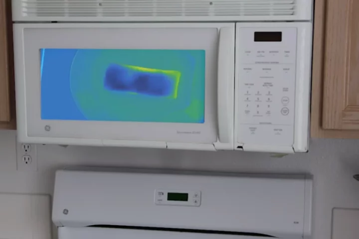 As your food moves from cold to hot, it morphs from blue, to red, and to white hot when it's time to pull it out