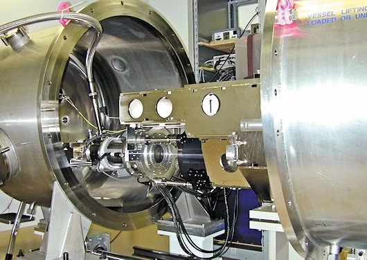 The HARPS spectrograph during laboratory tests (Photo: ESO)
