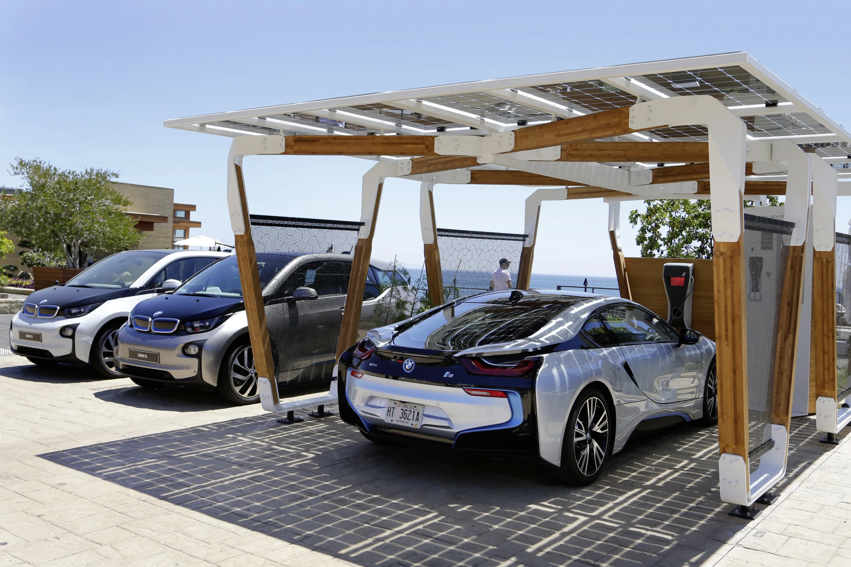 Bamboo was used in the struts because of its eco-friendly qualities, whereas the solar panels are comprised of high-grade glass on glass modules, capable of producing high energy figures