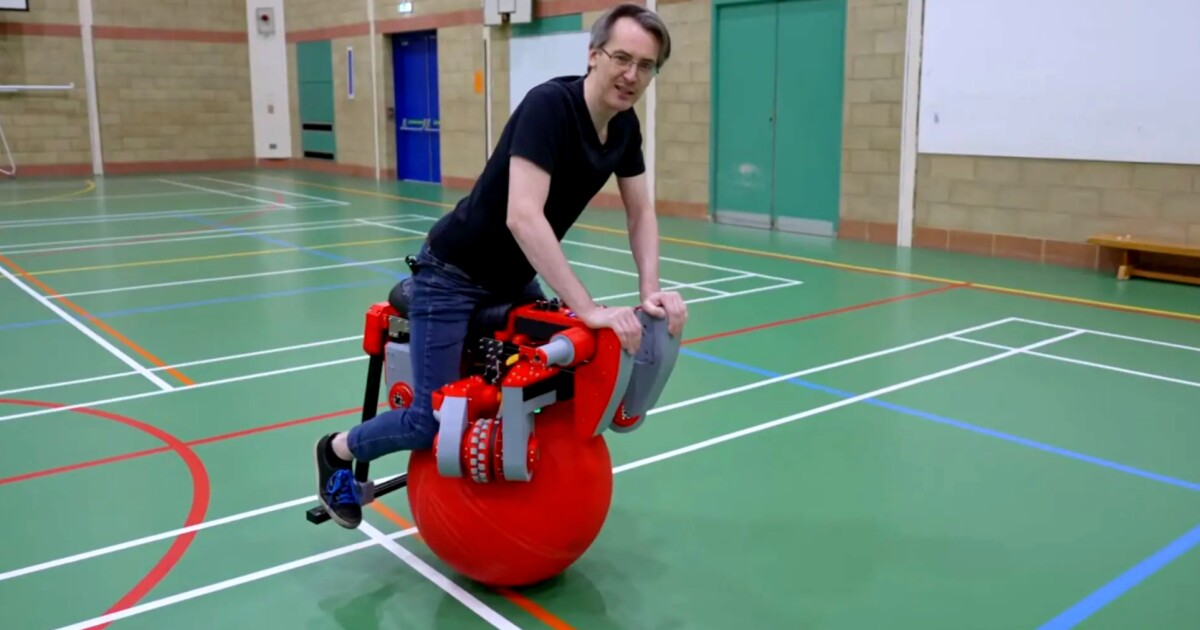 Bonkers omnidirectional electric 'bike' balances on a single ball wheel