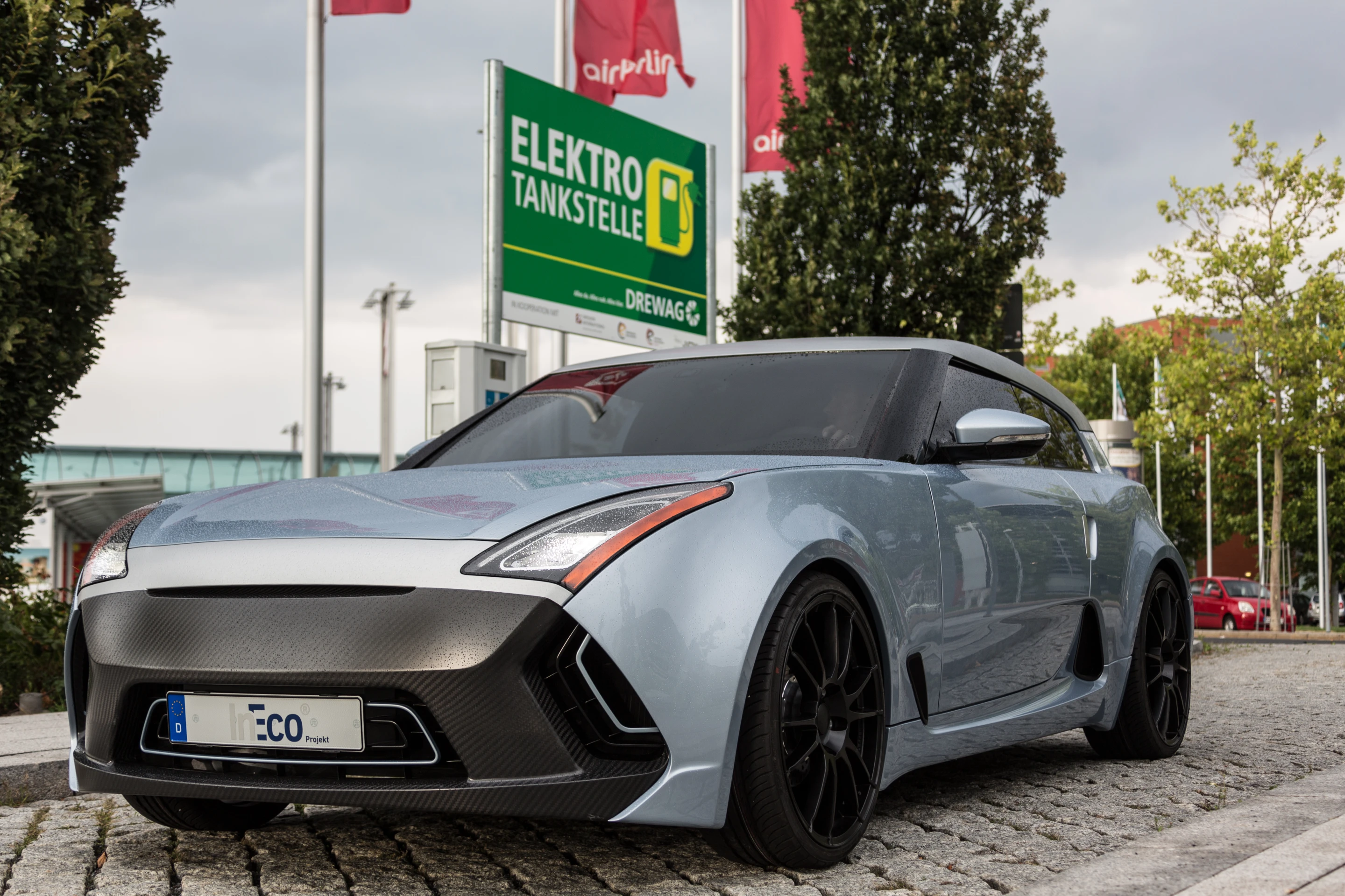 The InEco demonstrator rides on 17-inch alloy wheels
